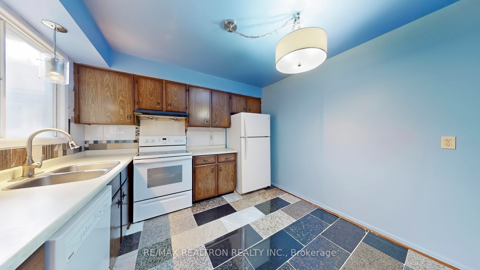 7 Roughfield Crescent Property Photo 10
