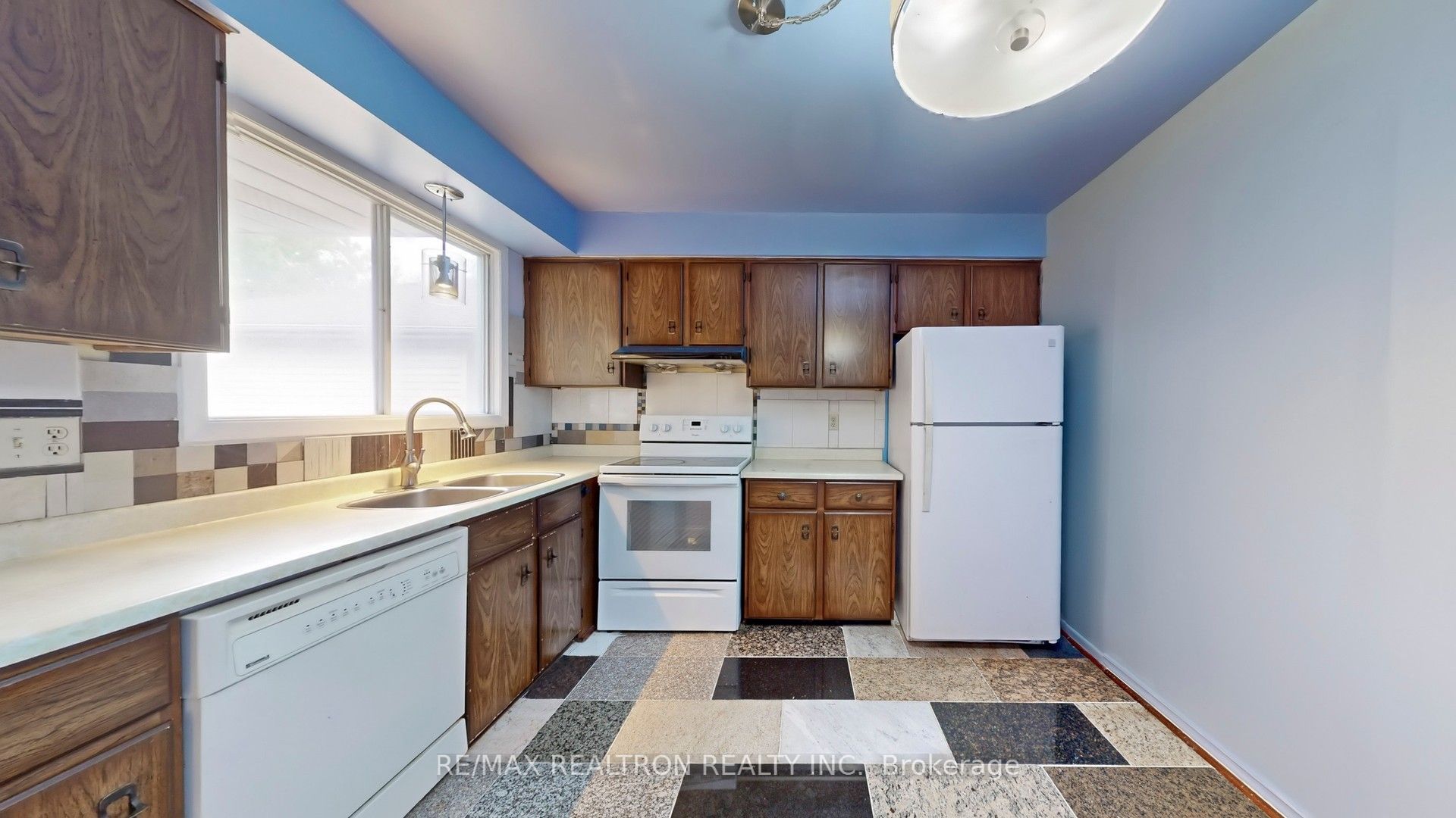 7 Roughfield Crescent Property Photo 11