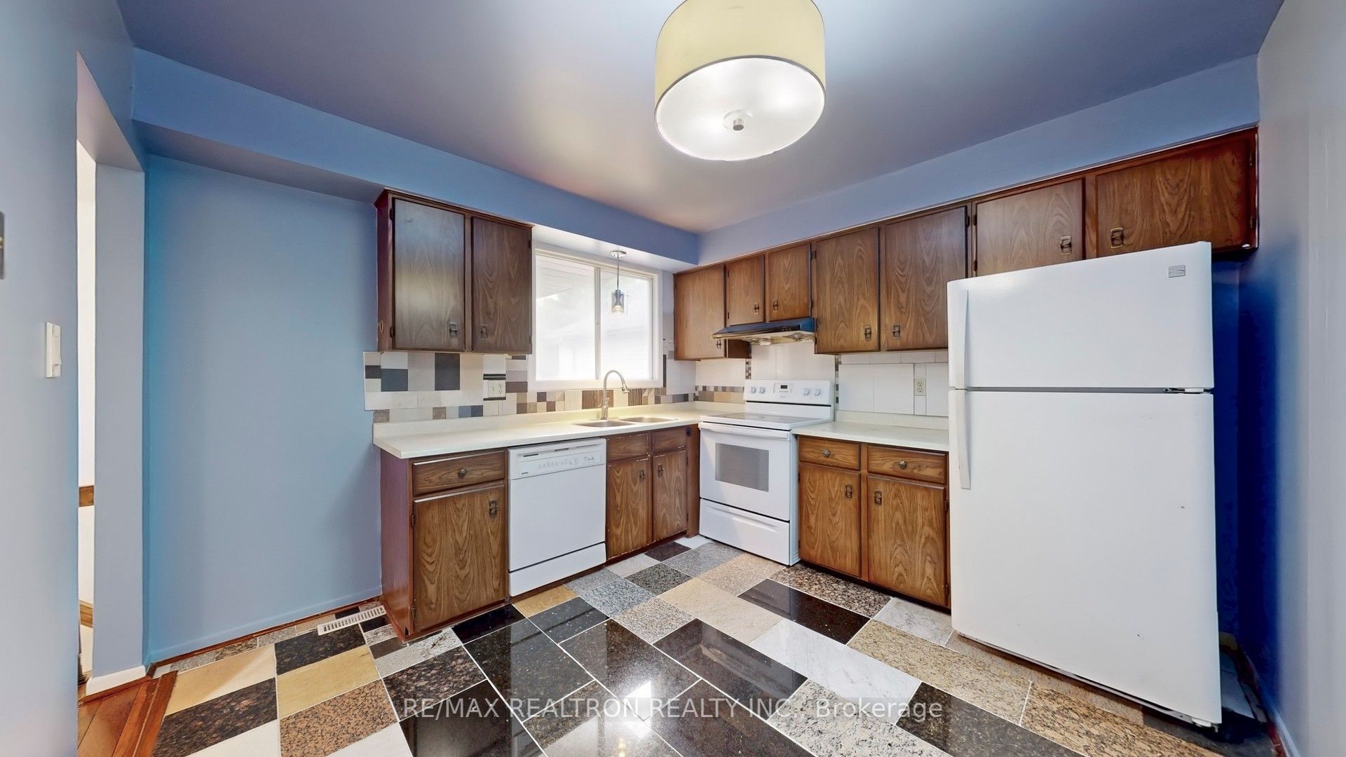 7 Roughfield Crescent Property Photo 12