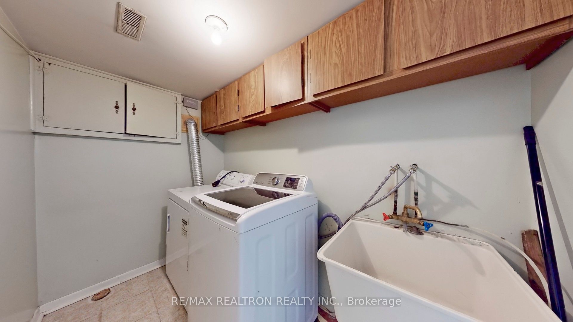 7 Roughfield Crescent Property Photo 44