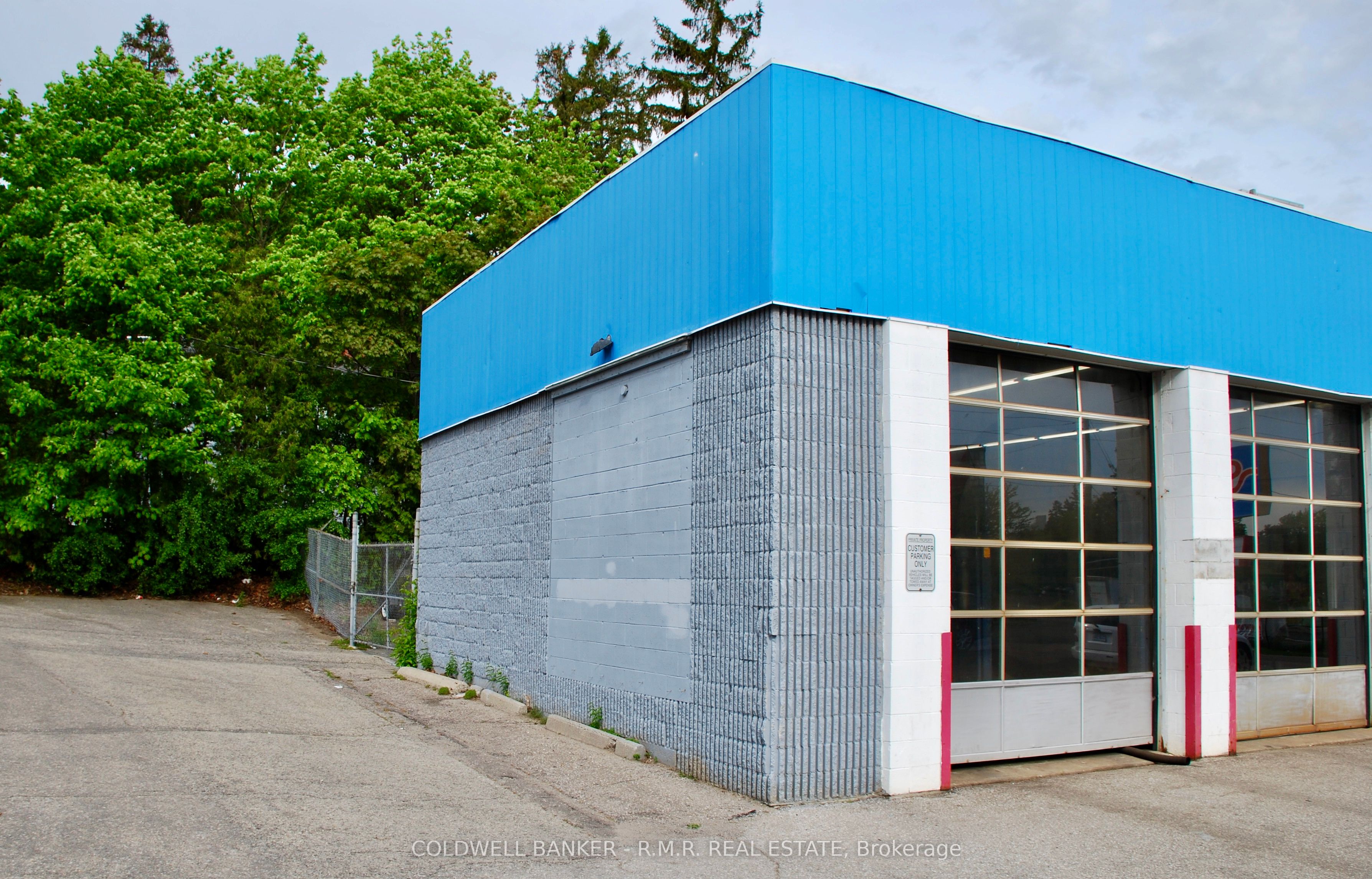 1080 Simcoe Street Property Photo 4