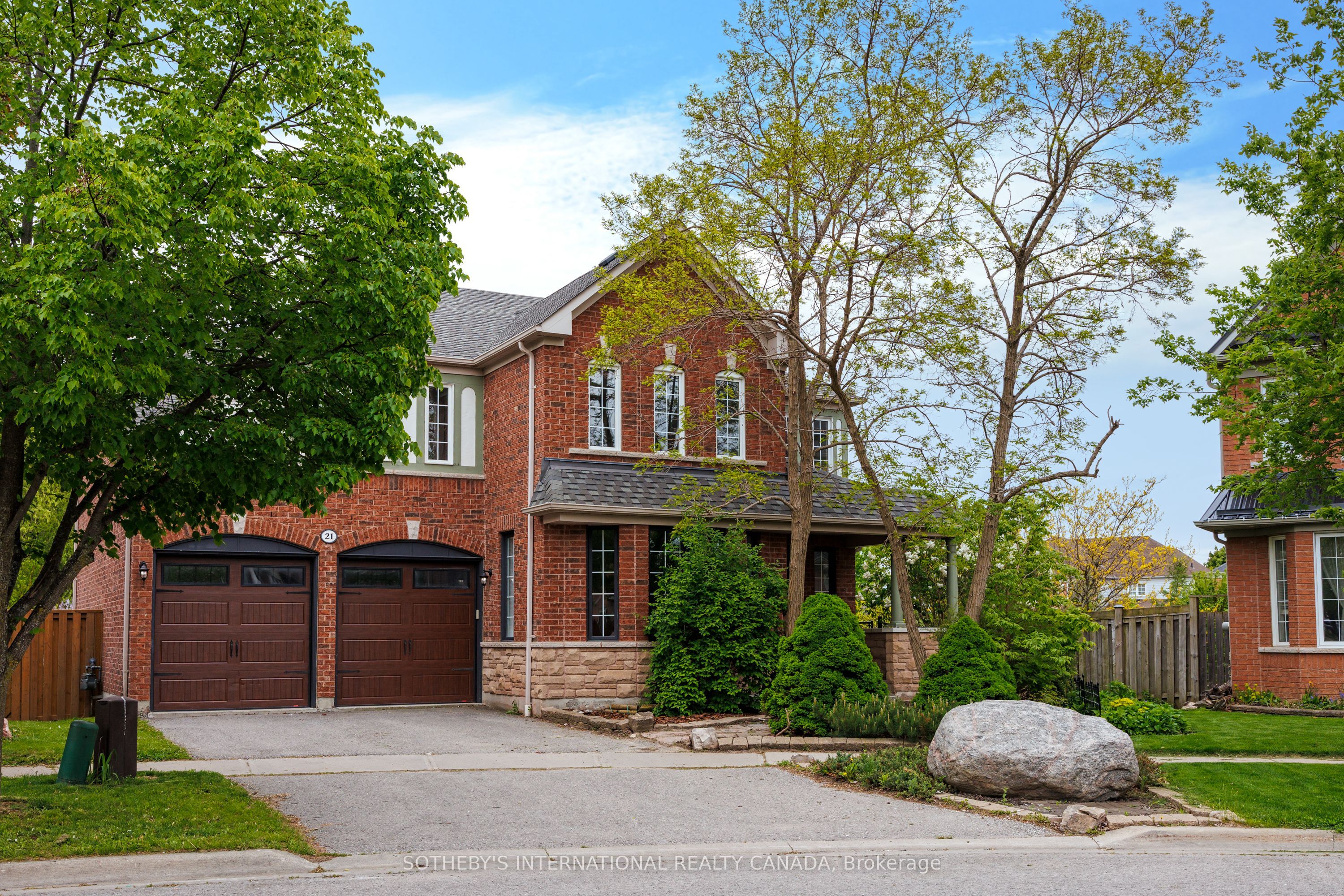 21 Alden Square Property Photo 1