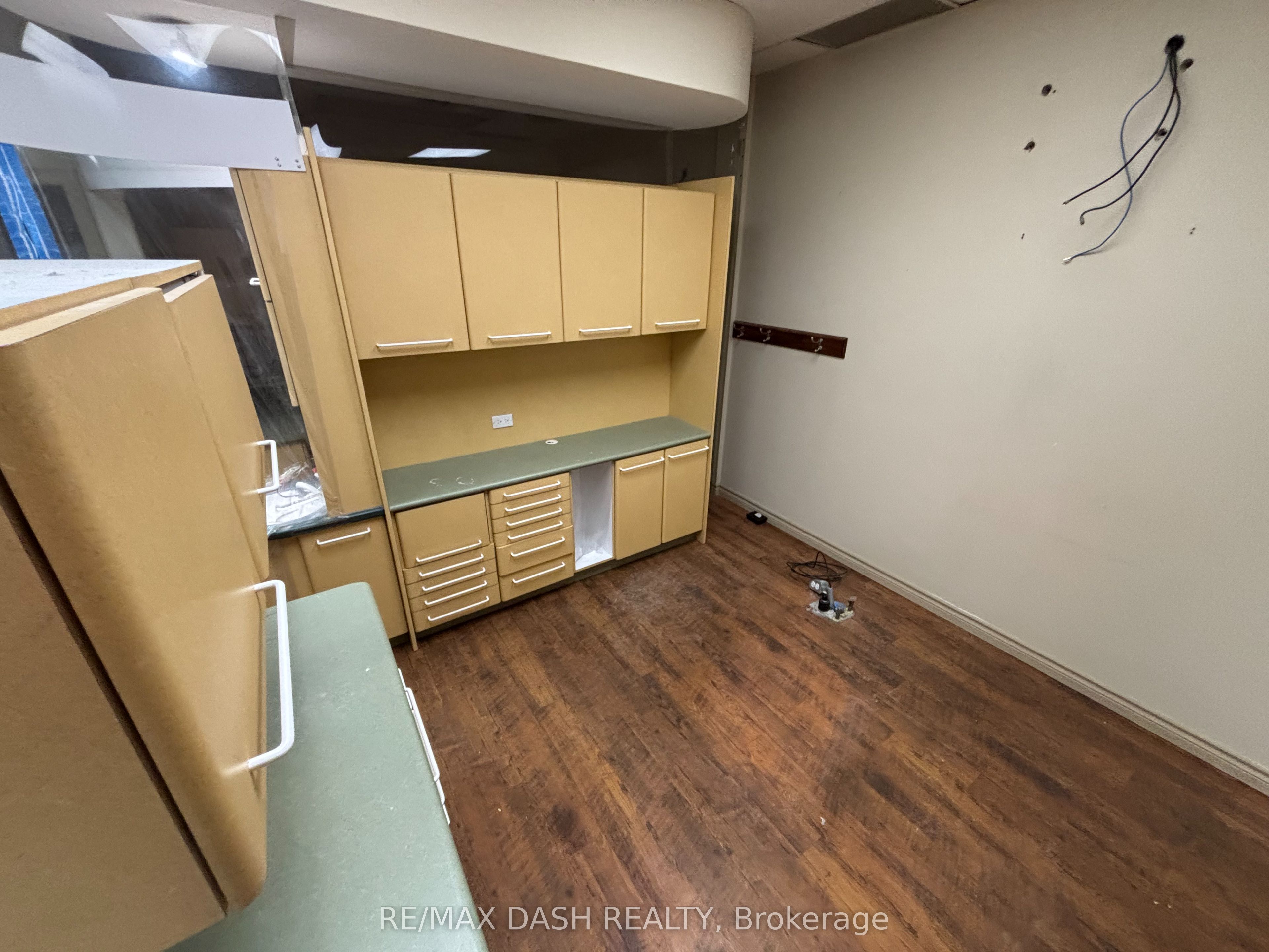 #6 - 4733 Steeles Avenue Property Photo 4
