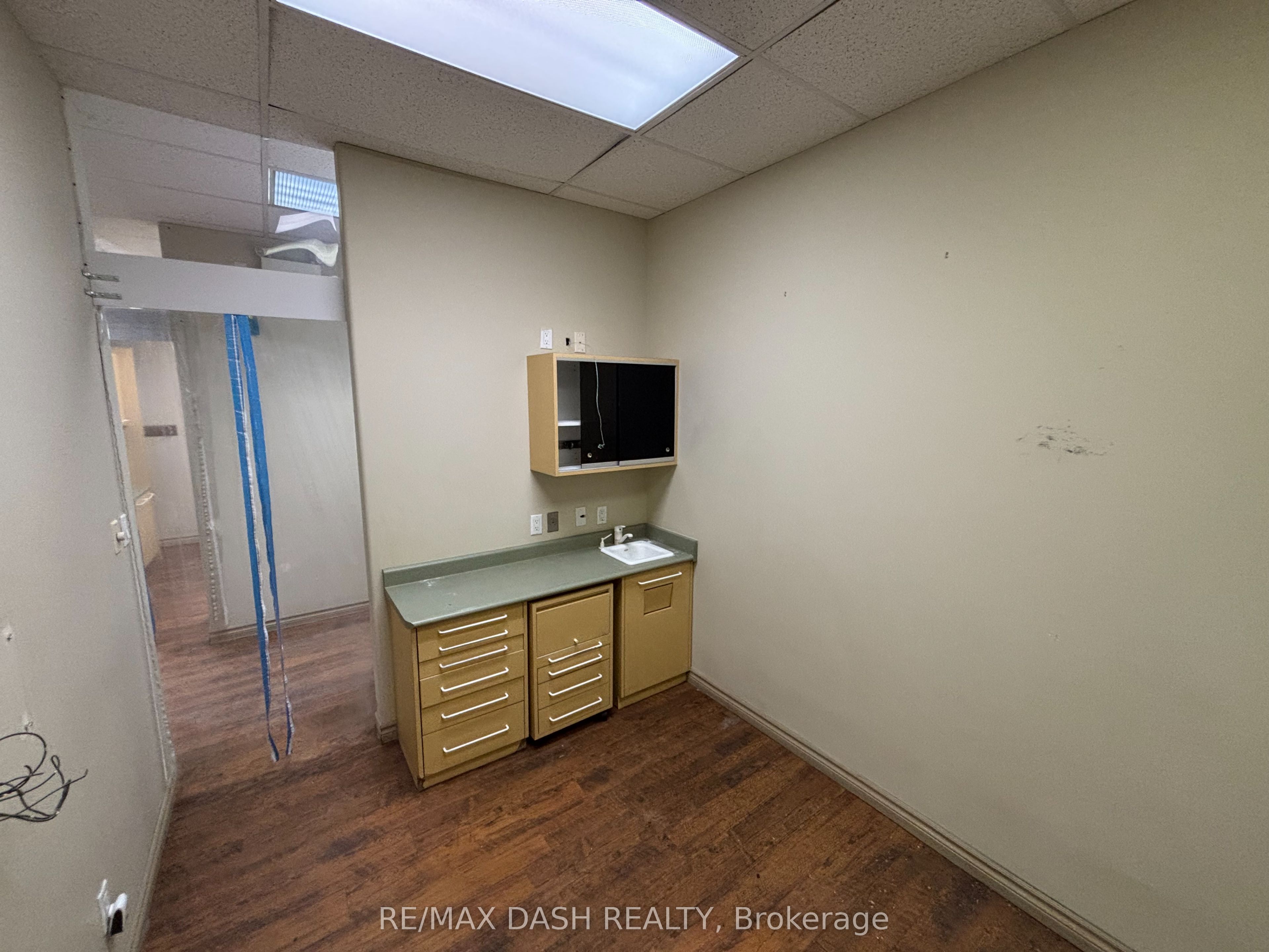 #6 - 4733 Steeles Avenue Property Photo 5