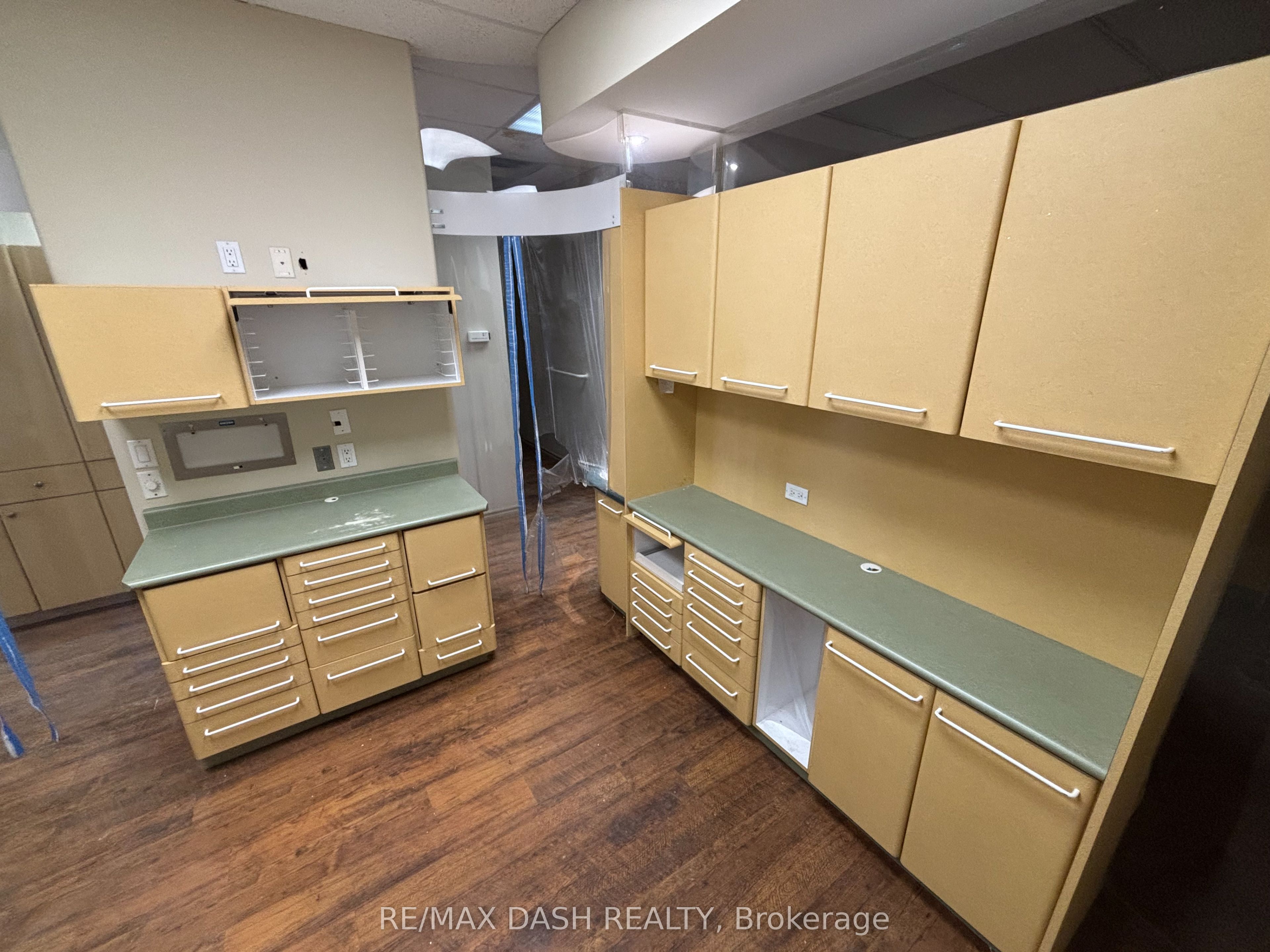 #6 - 4733 Steeles Avenue Property Photo 6
