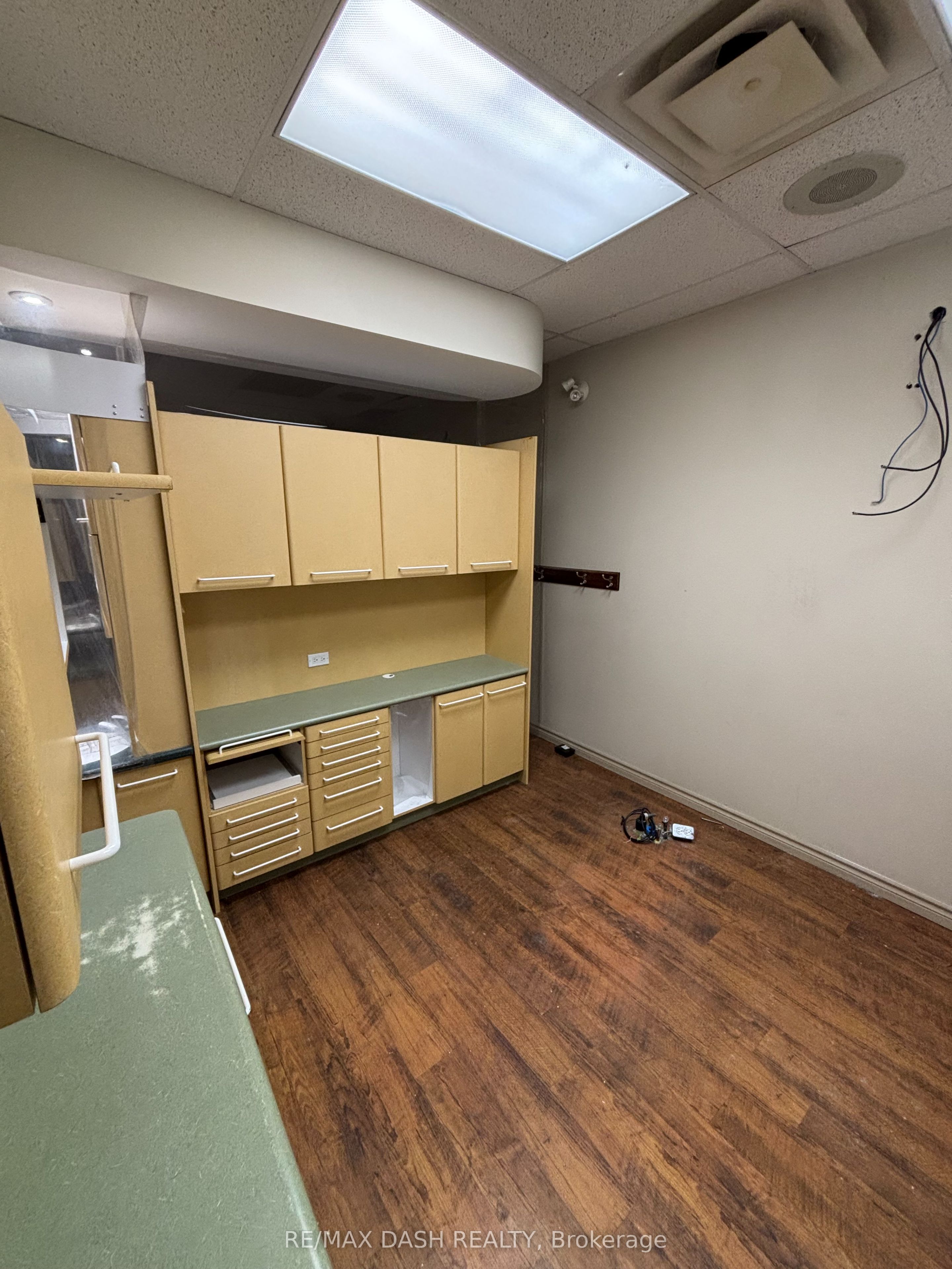 #6 - 4733 Steeles Avenue Property Photo 7