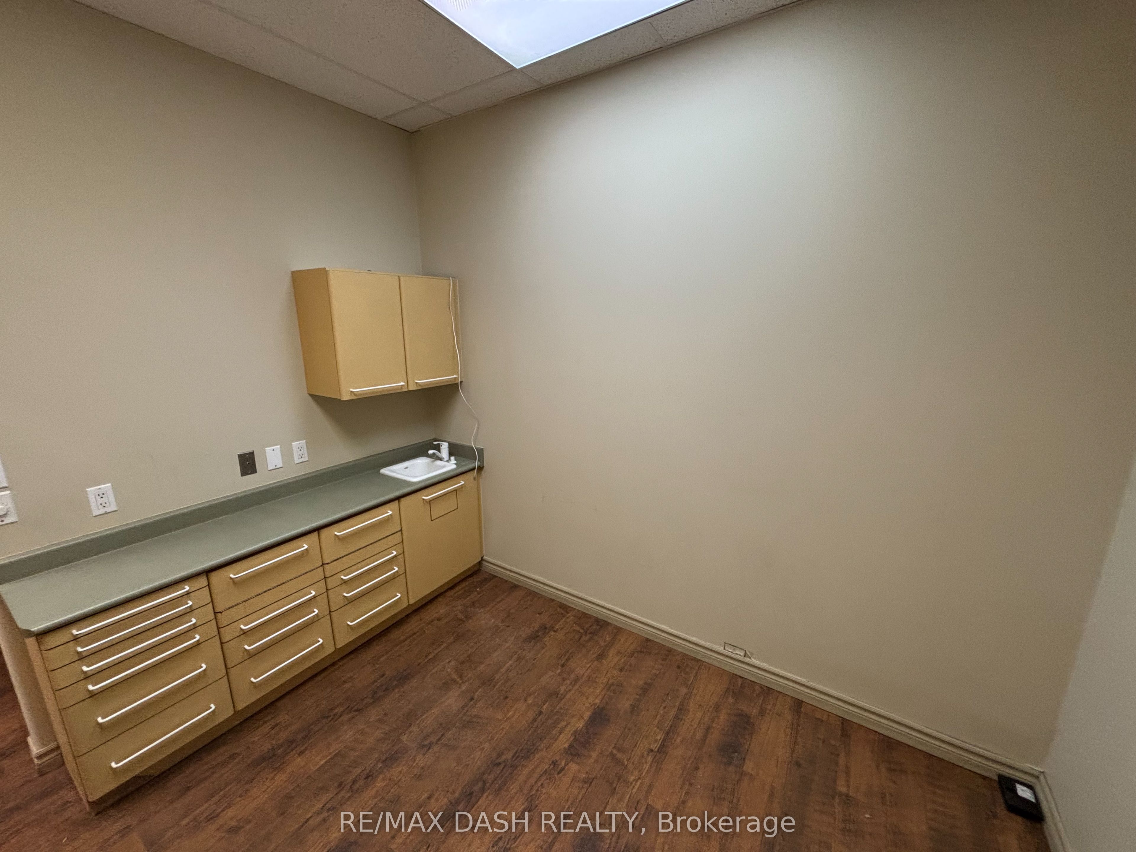 #6 - 4733 Steeles Avenue Property Photo 8