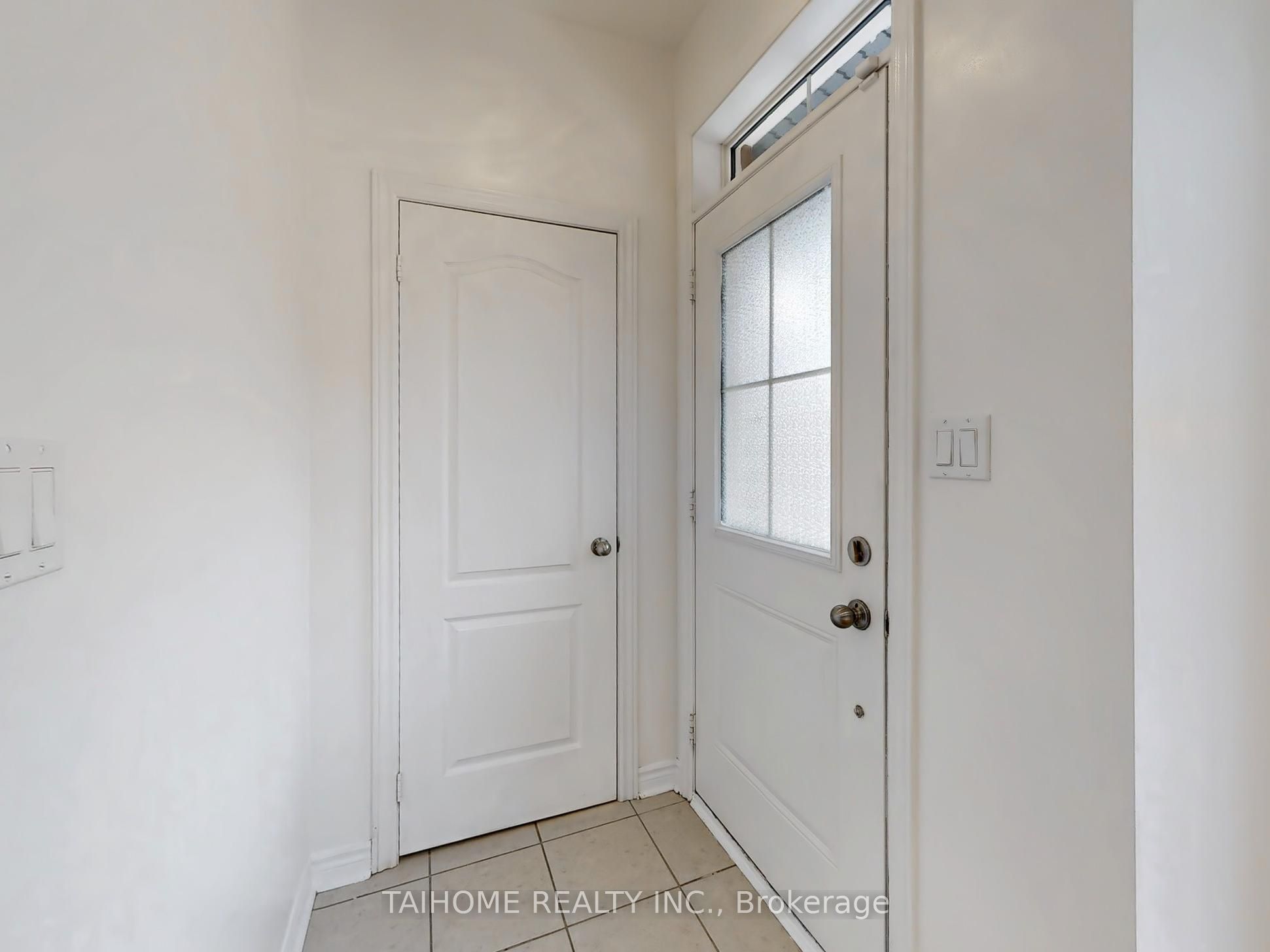 8 Eaton Park Lane 3 Property Photo 4