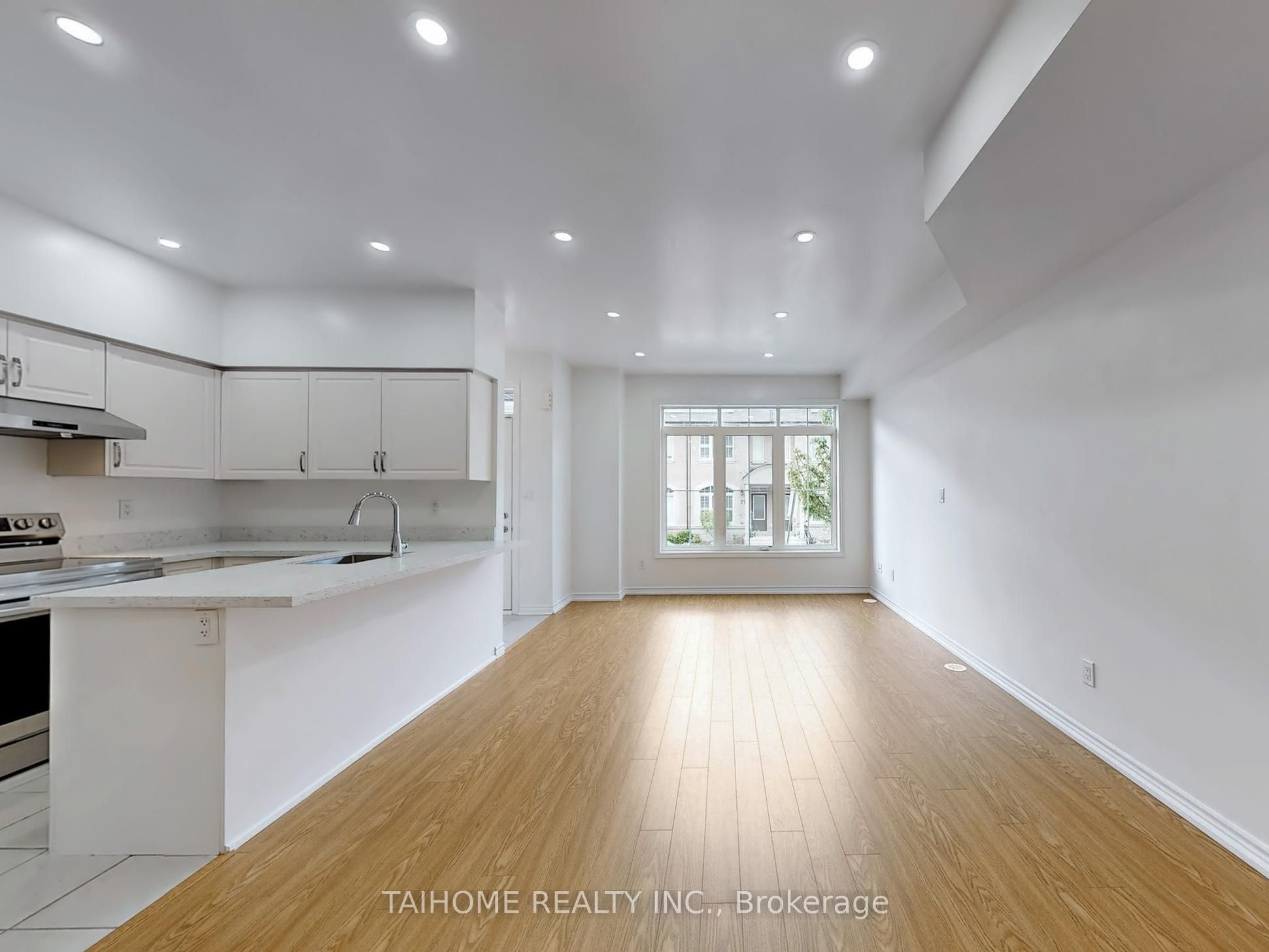 8 Eaton Park Lane 3 Property Photo 5
