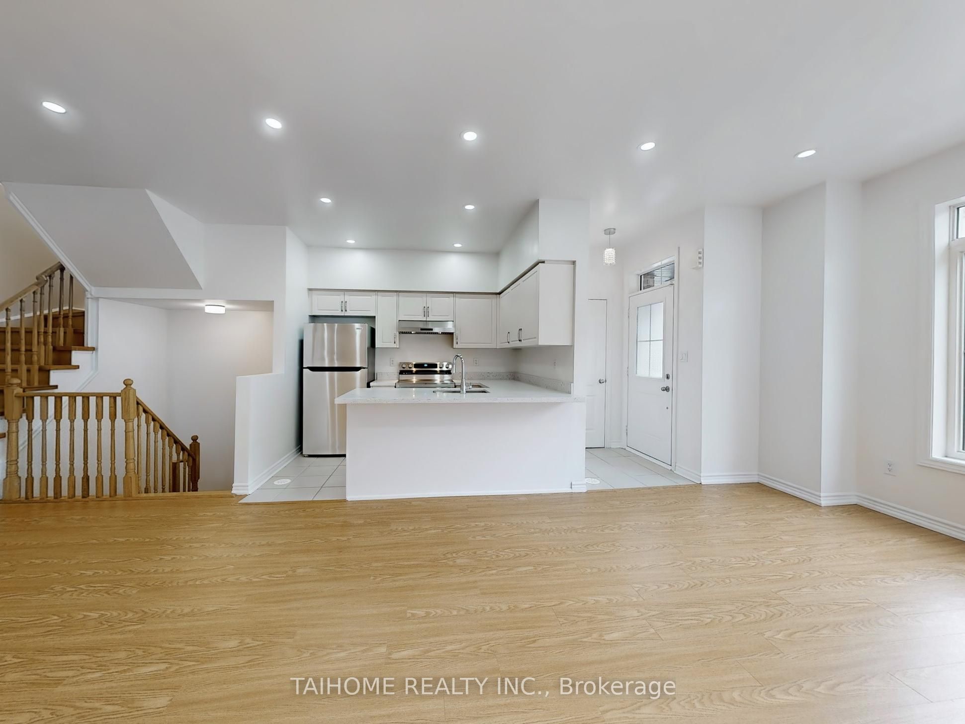 8 Eaton Park Lane 3 Property Photo 6
