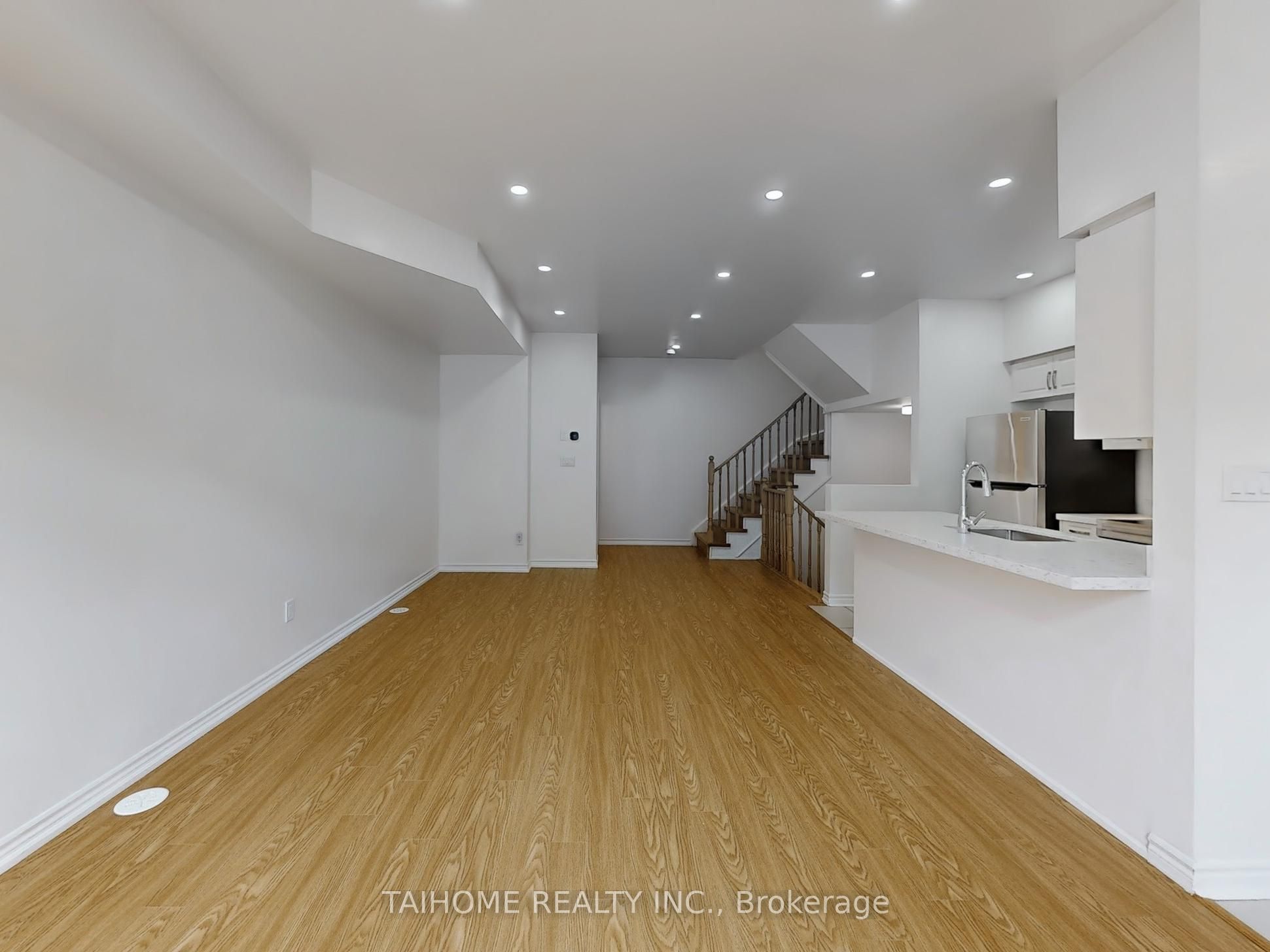 8 Eaton Park Lane 3 Property Photo 8