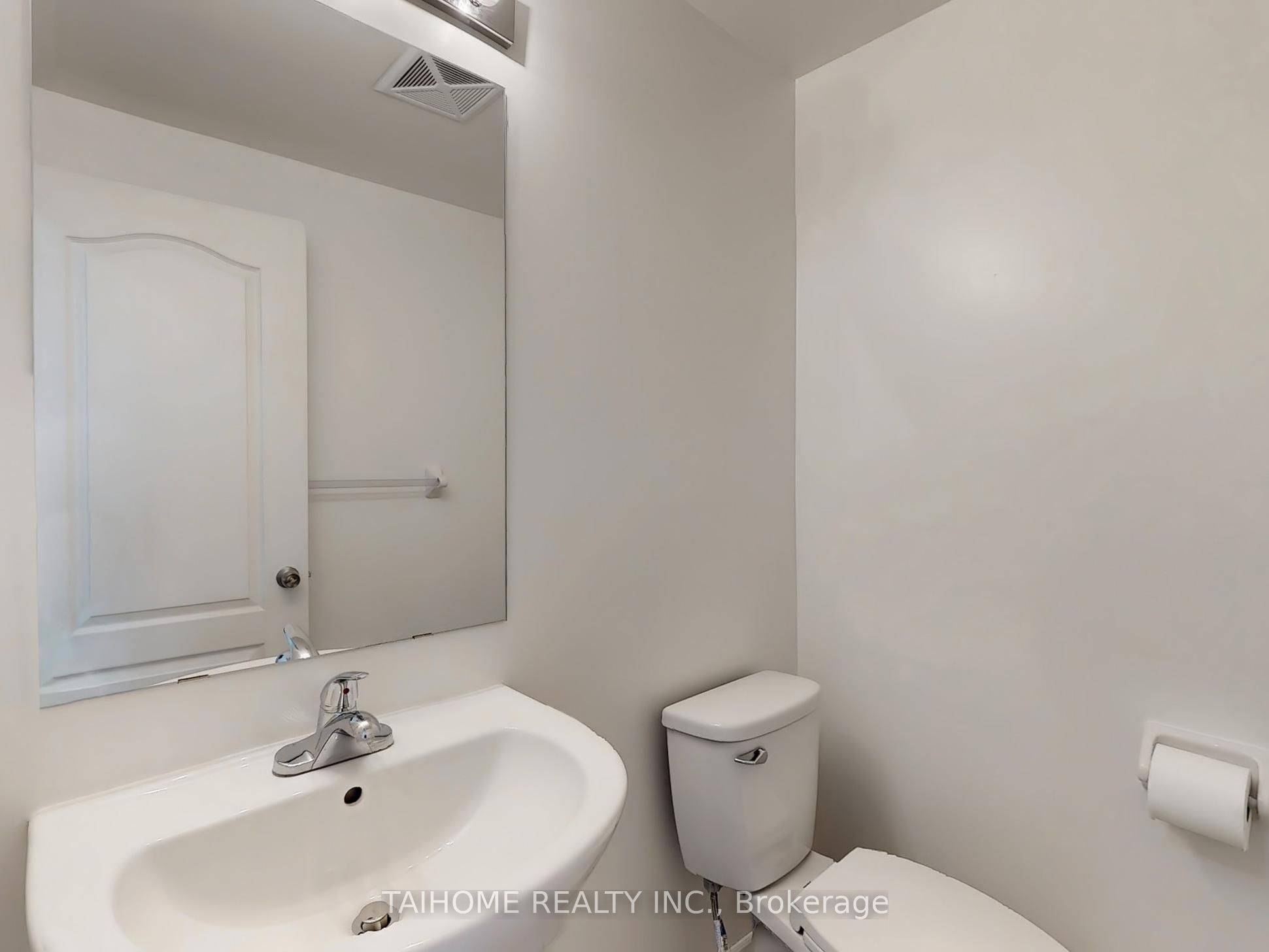 8 Eaton Park Lane 3 Property Photo 12