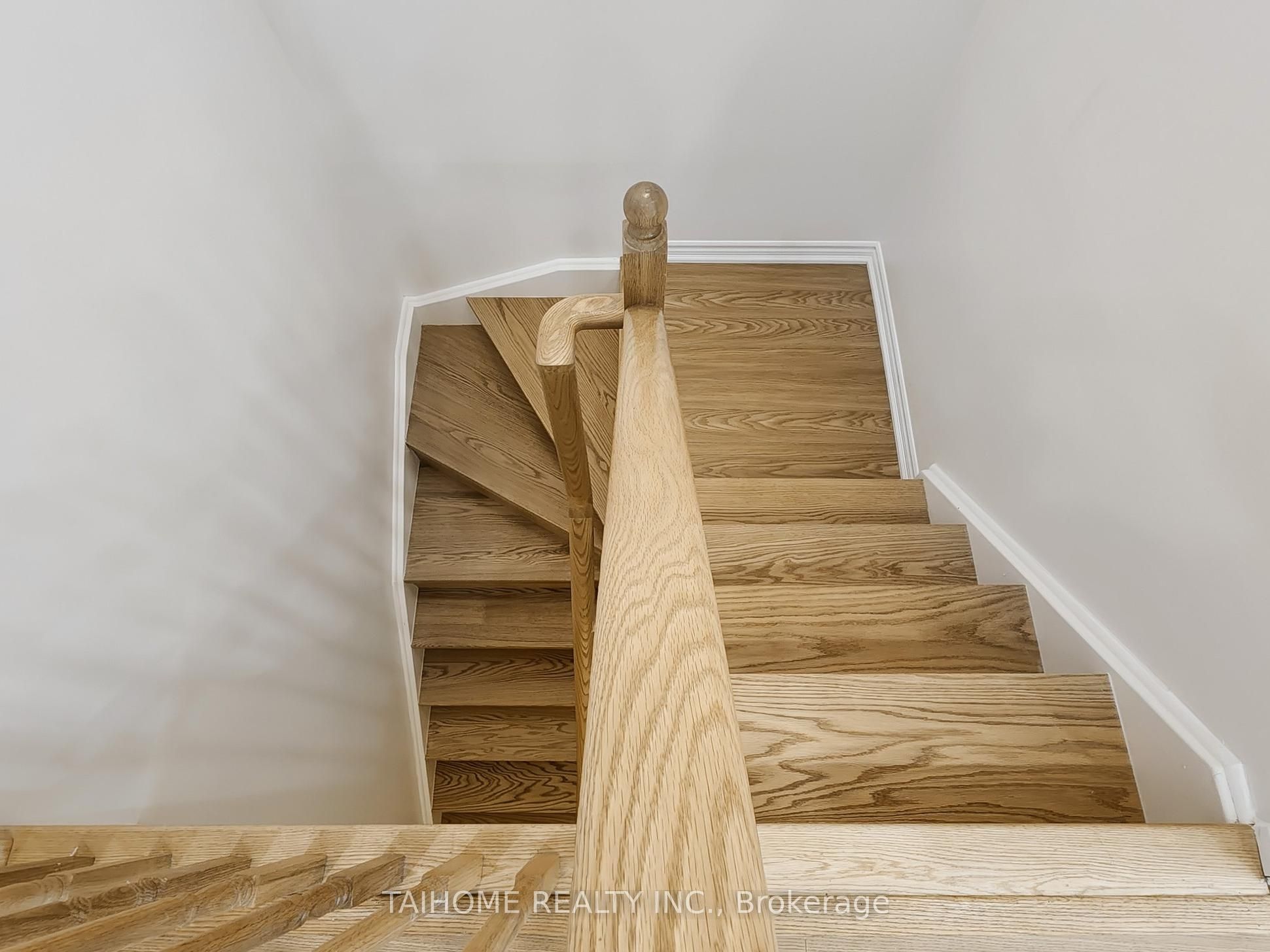 8 Eaton Park Lane 3 Property Photo 14