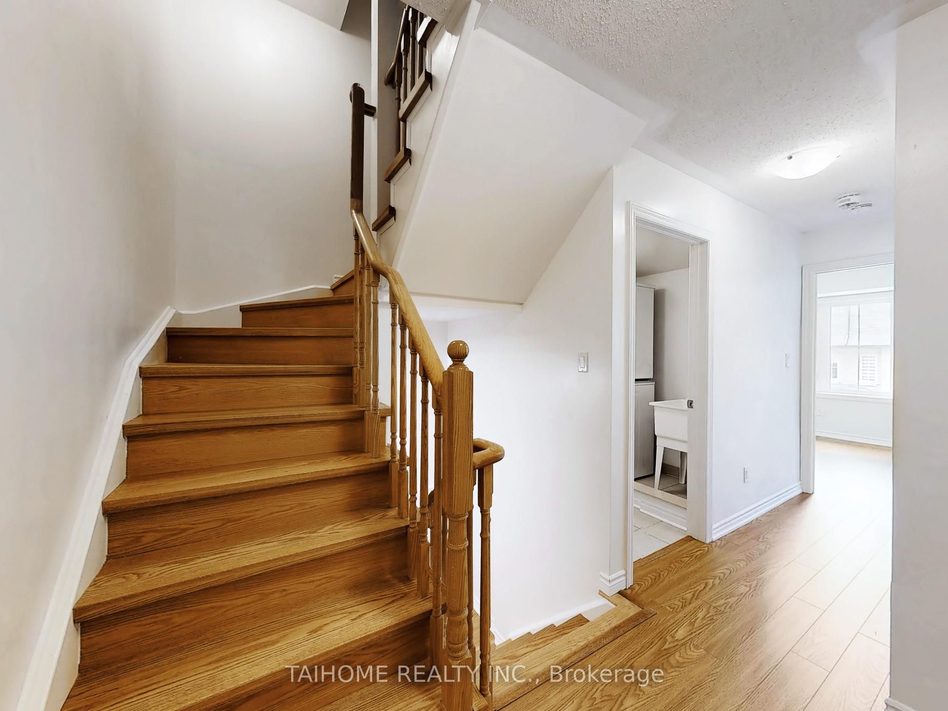 8 Eaton Park Lane 3 Property Photo 15