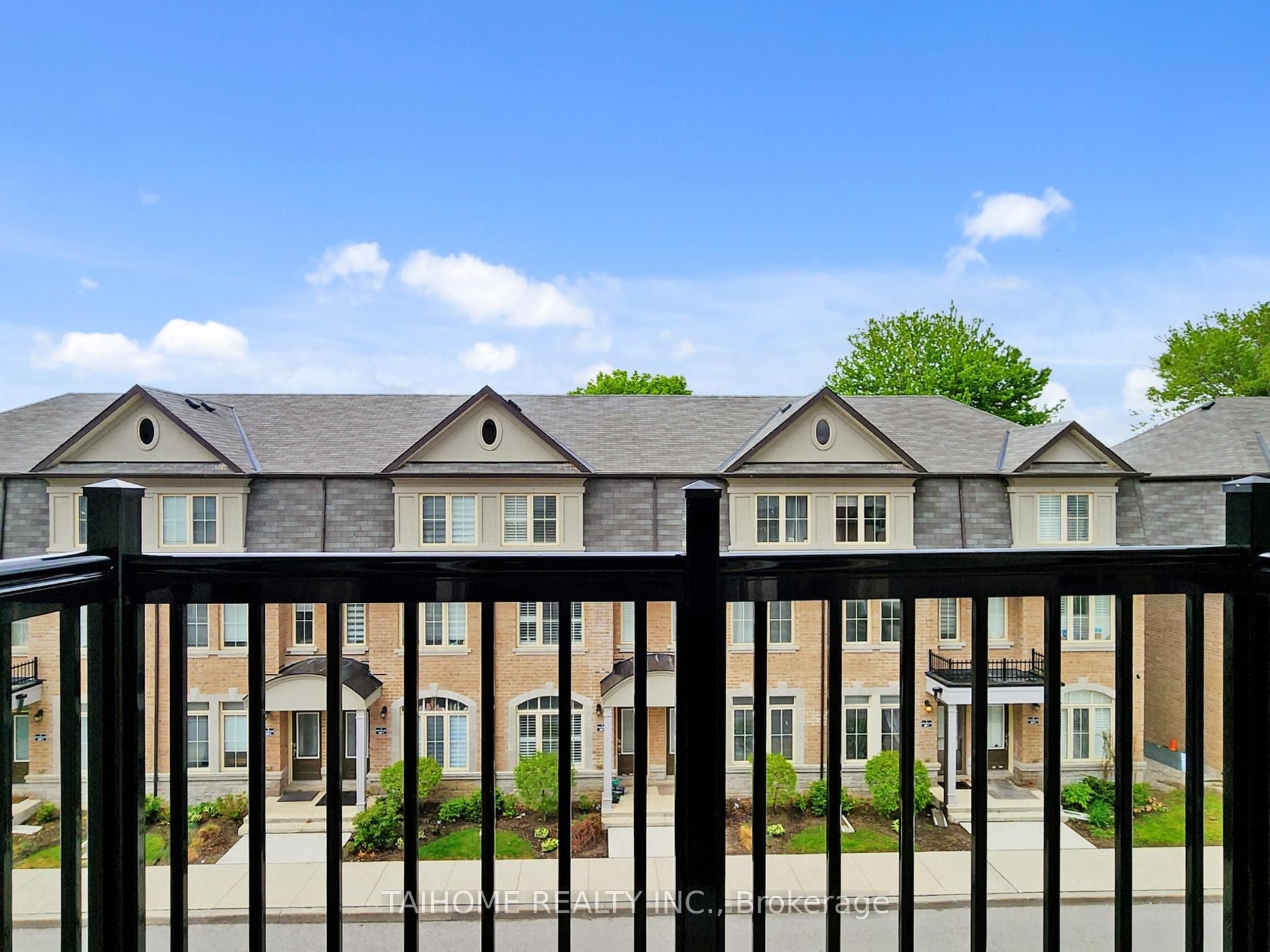 8 Eaton Park Lane 3 Property Photo 16