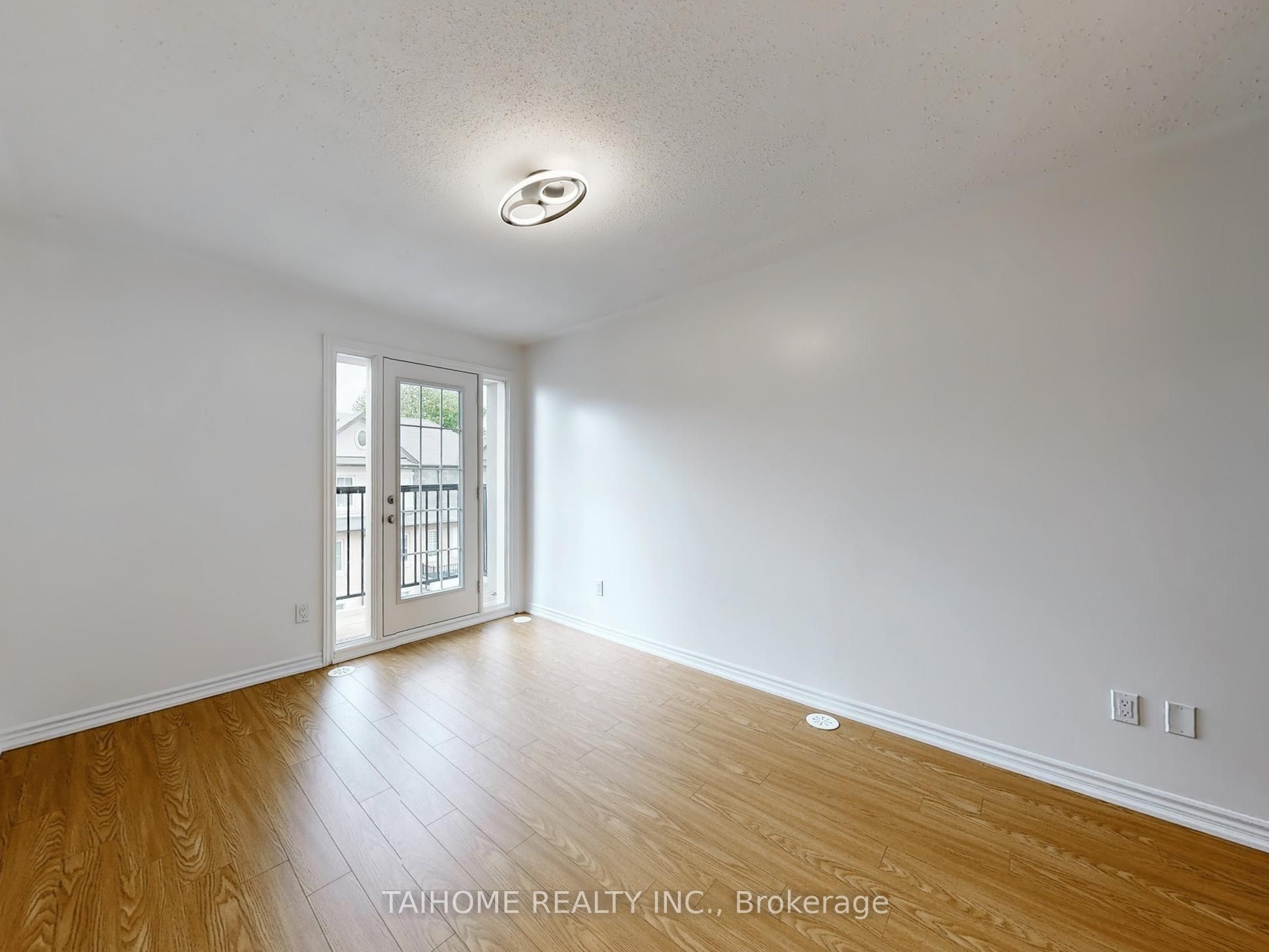 8 Eaton Park Lane 3 Property Photo 17
