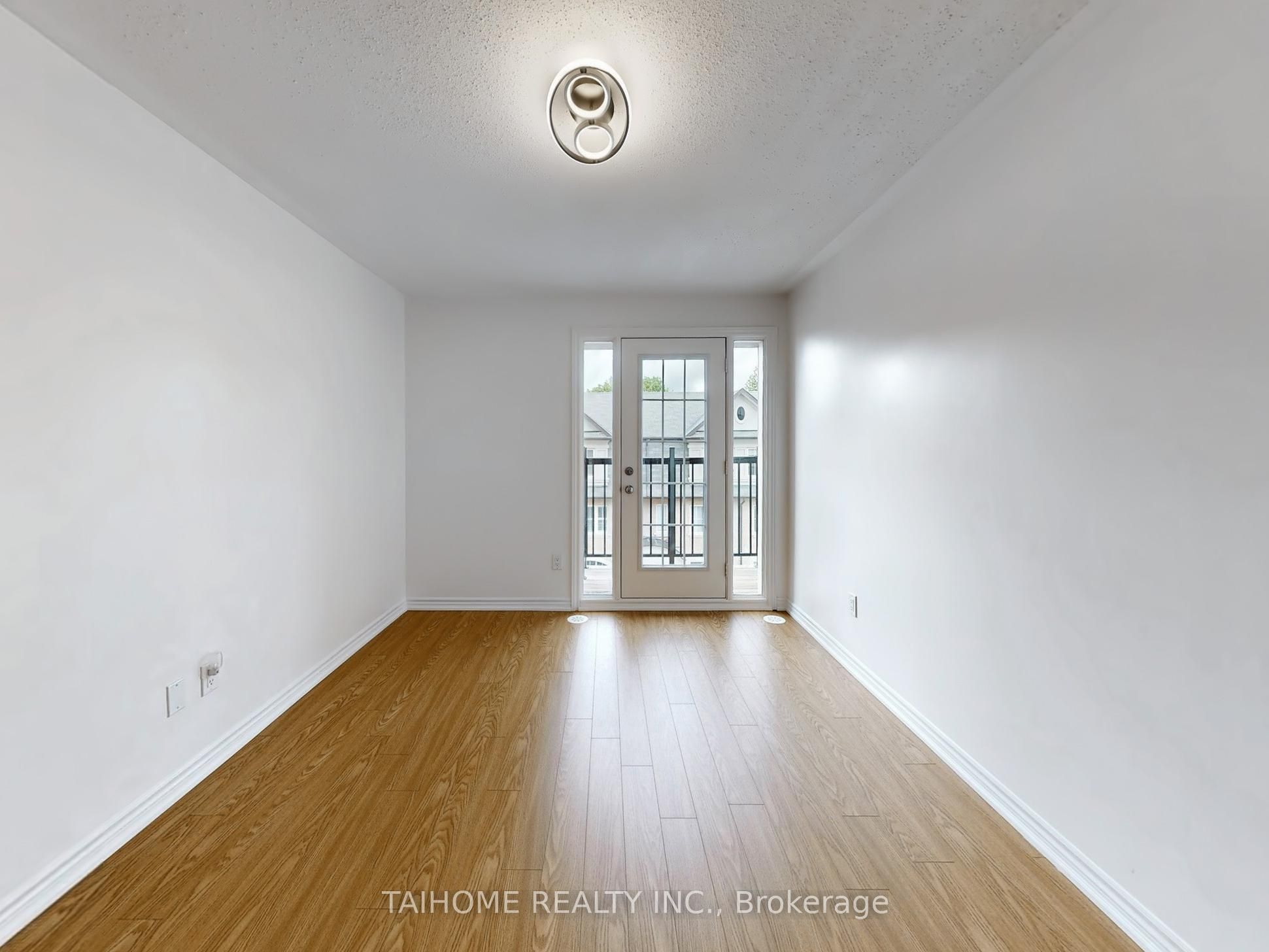 8 Eaton Park Lane 3 Property Photo 18