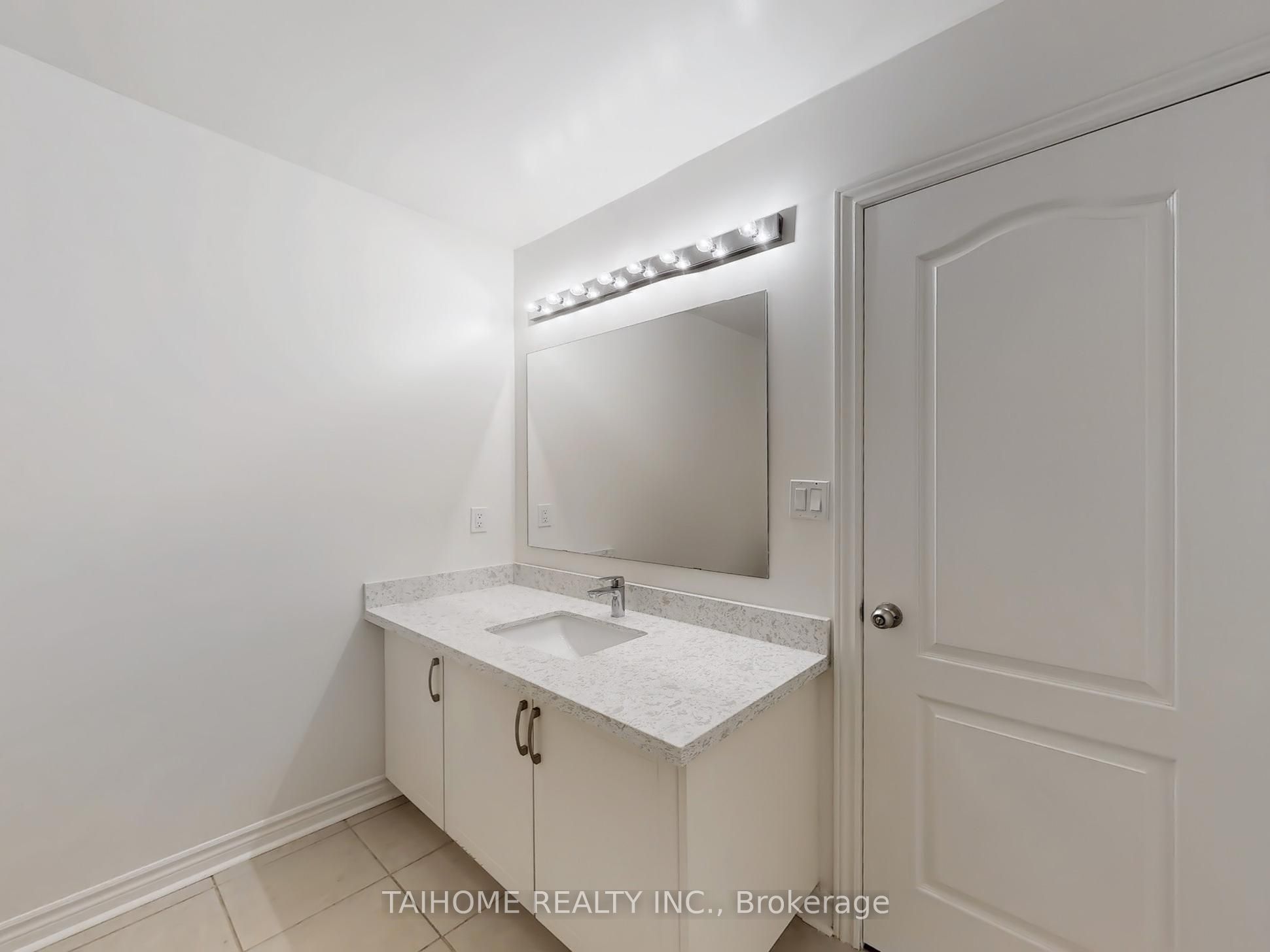 8 Eaton Park Lane 3 Property Photo 22