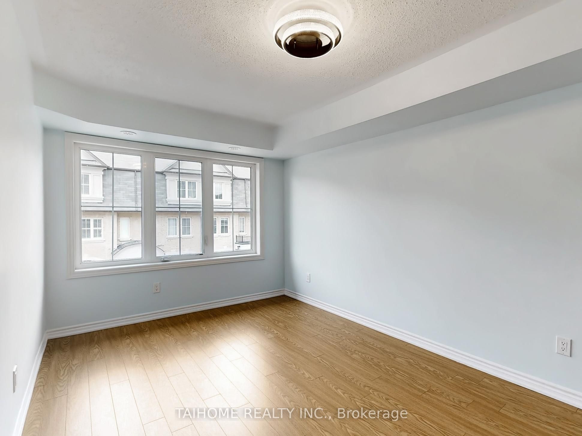 8 Eaton Park Lane 3 Property Photo 23