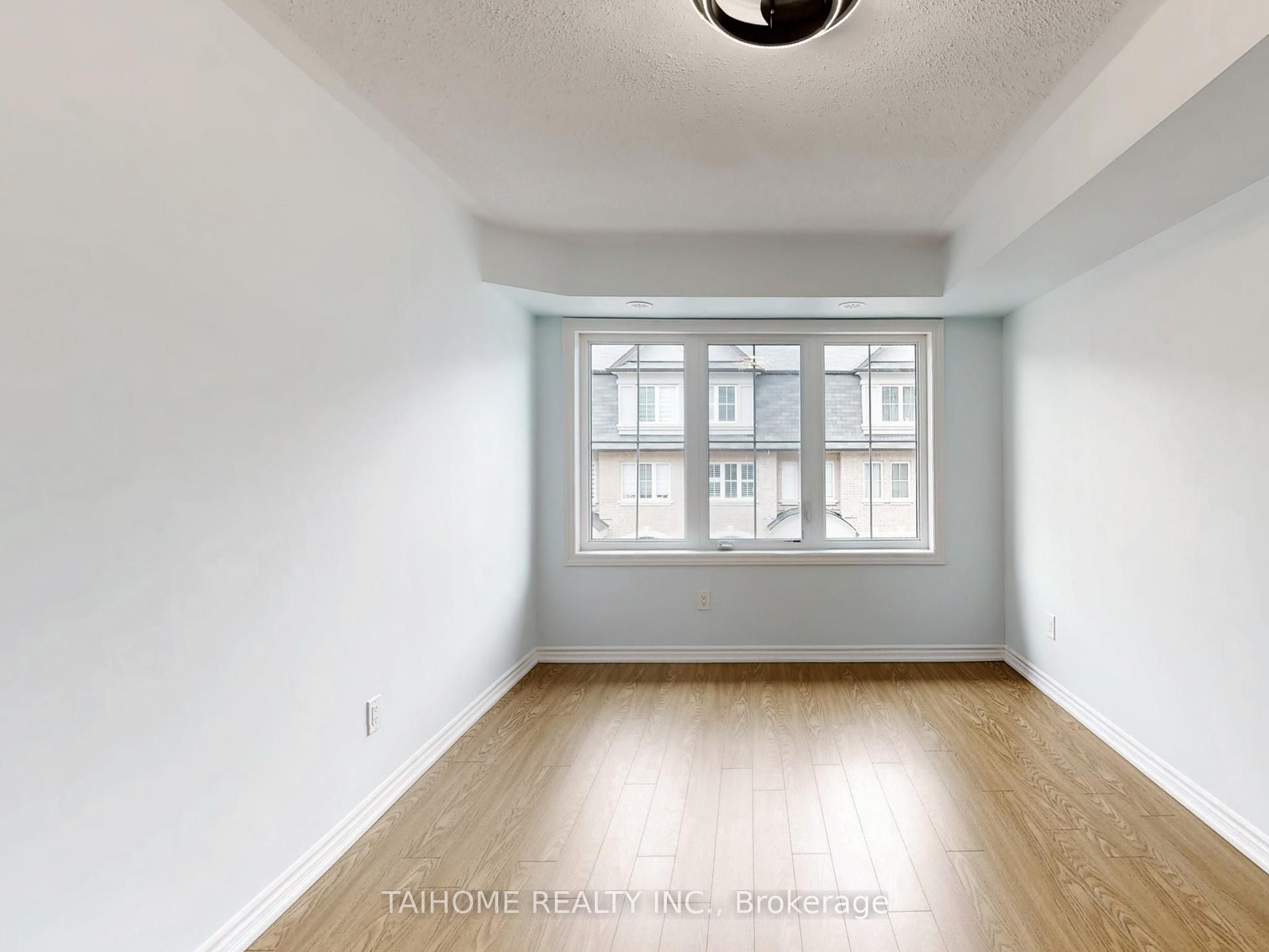8 Eaton Park Lane 3 Property Photo 24