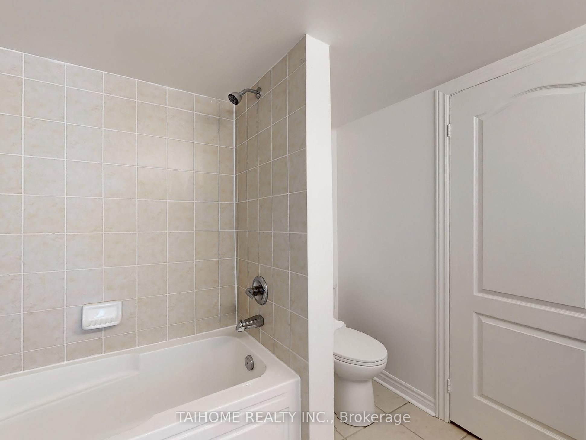 8 Eaton Park Lane 3 Property Photo 26