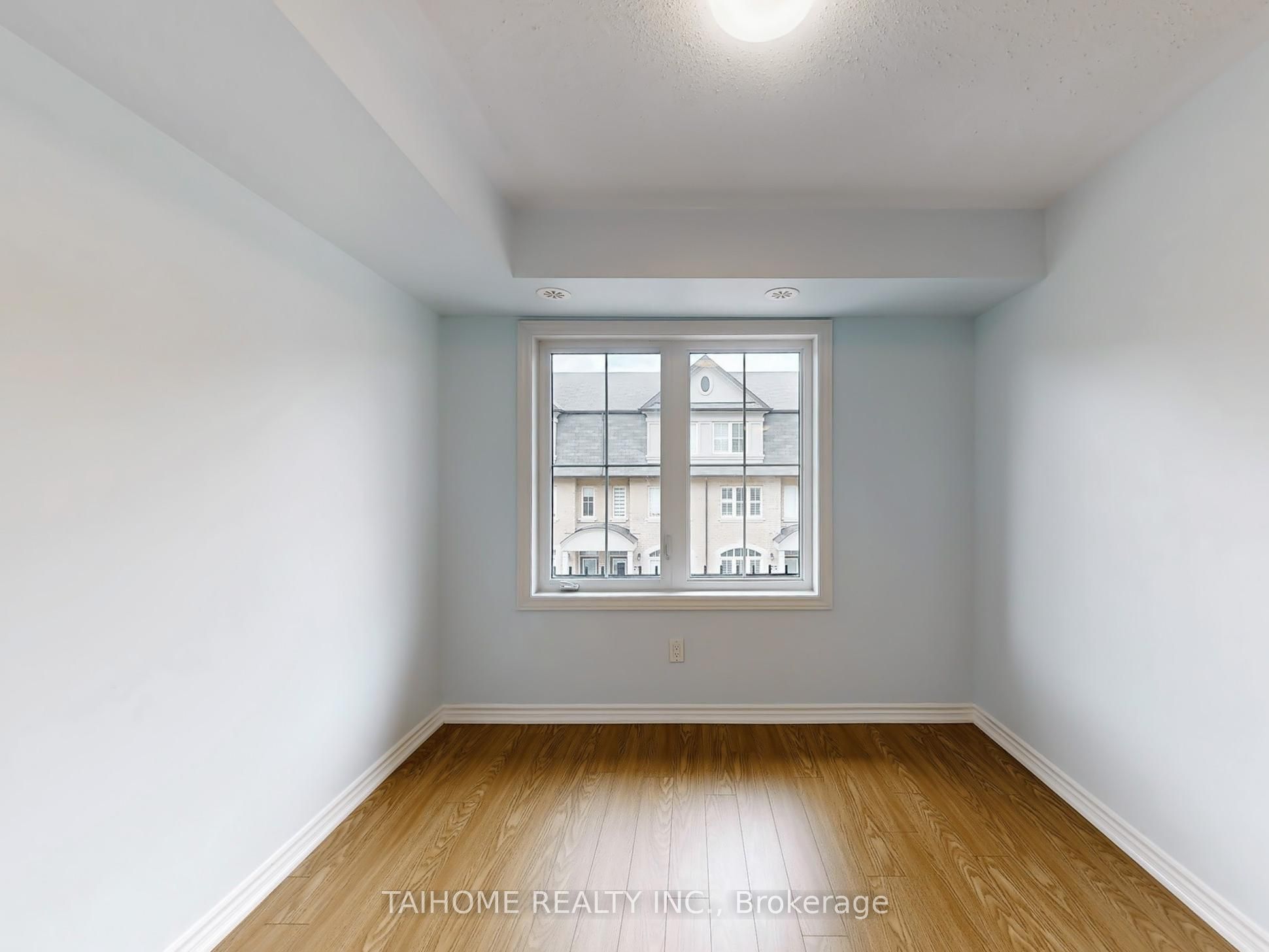 8 Eaton Park Lane 3 Property Photo 27