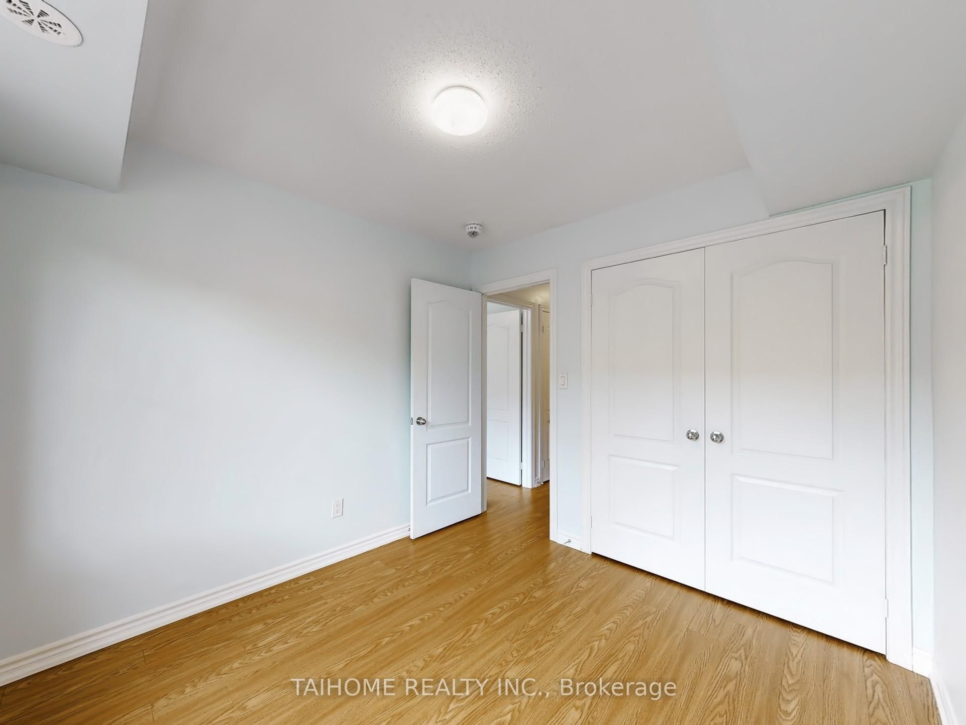 8 Eaton Park Lane 3 Property Photo 28