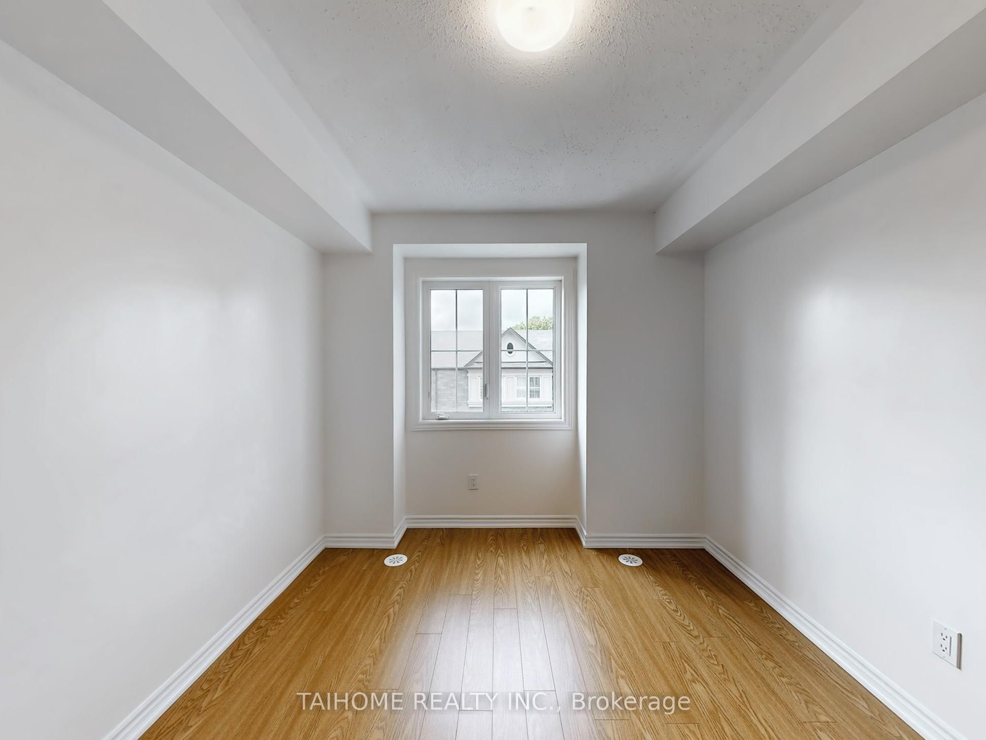 8 Eaton Park Lane 3 Property Photo 29