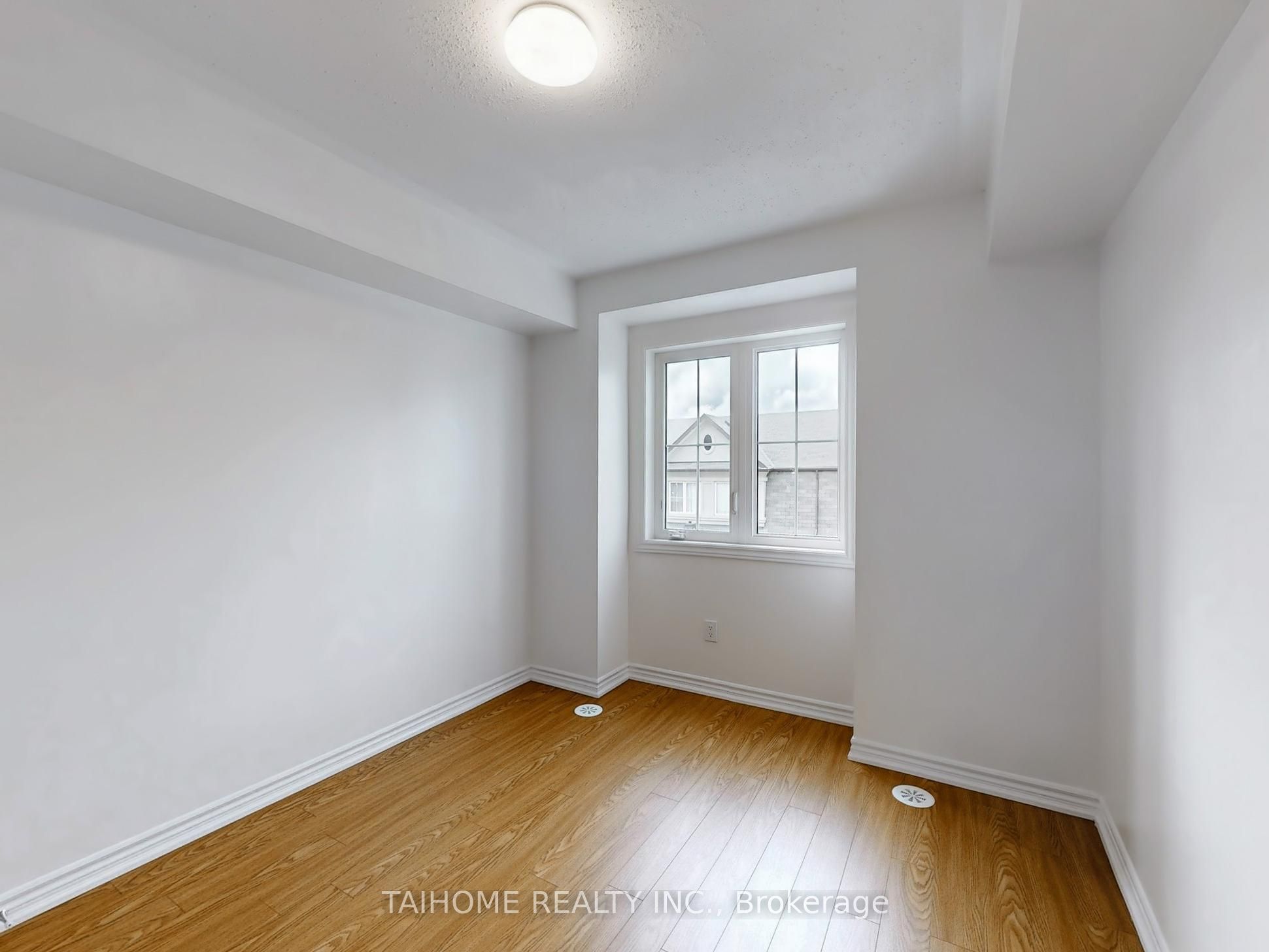 8 Eaton Park Lane 3 Property Photo 30