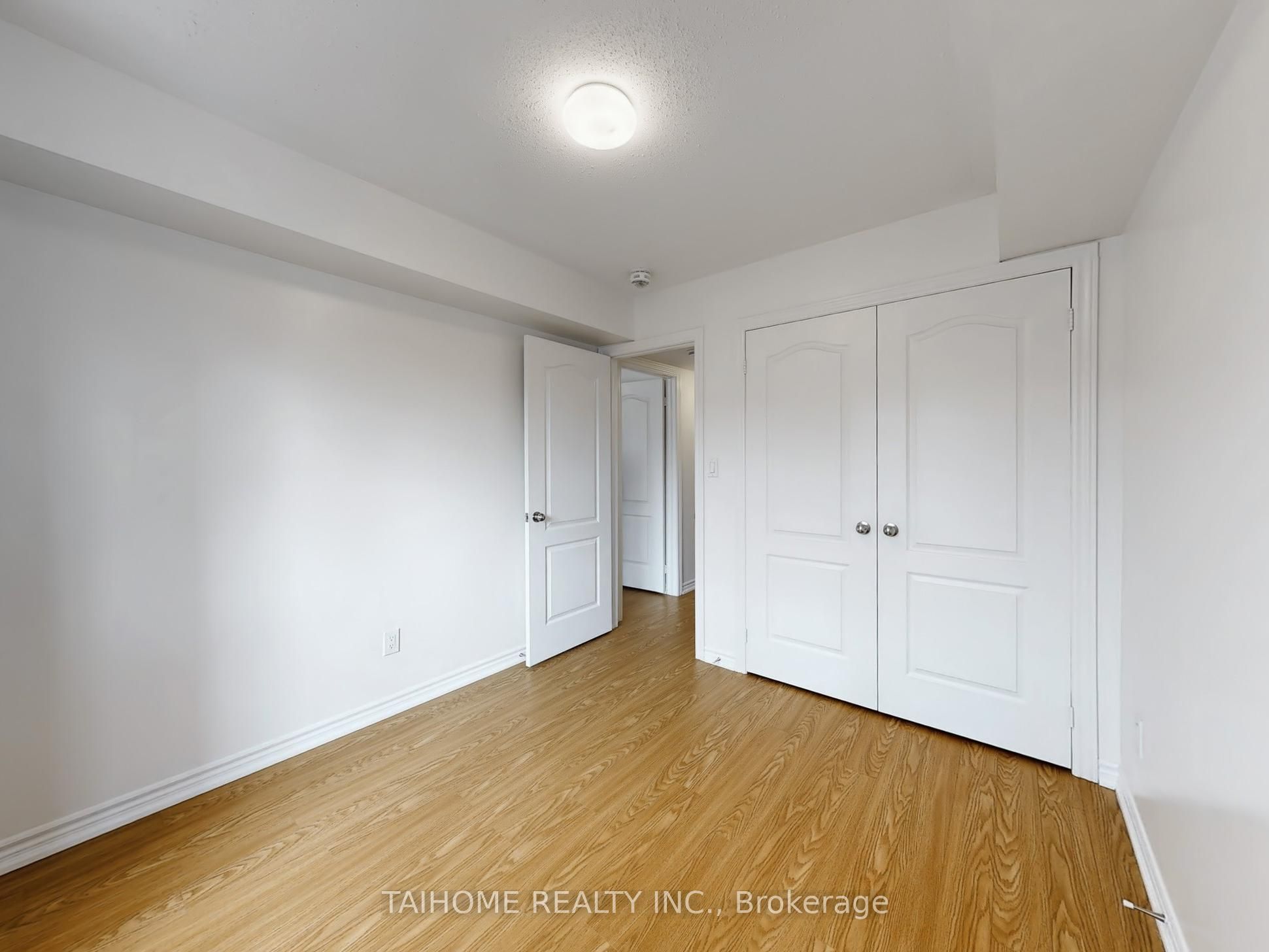 8 Eaton Park Lane 3 Property Photo 31