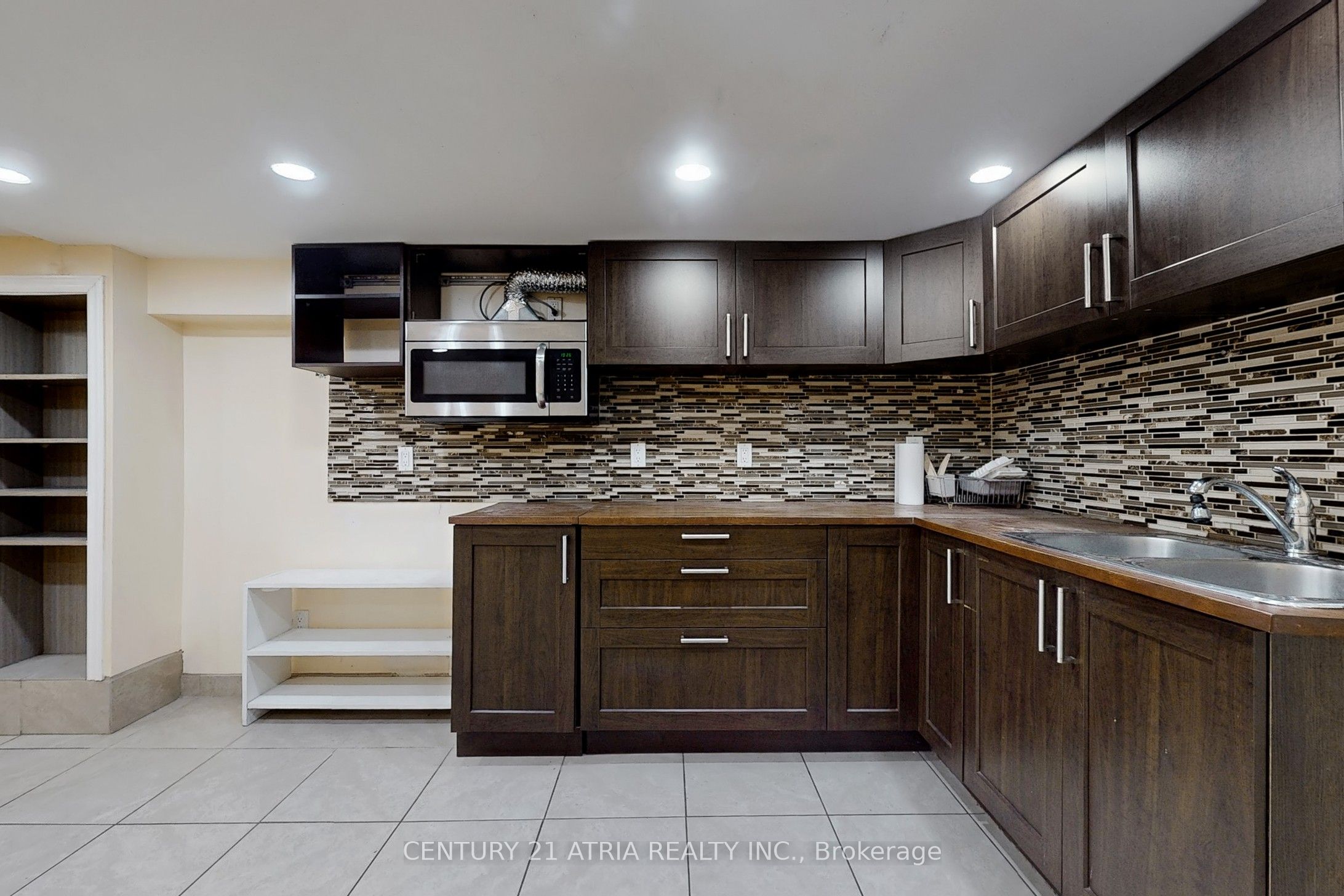 #lower - 2828 Danforth Avenue Property Photo 11
