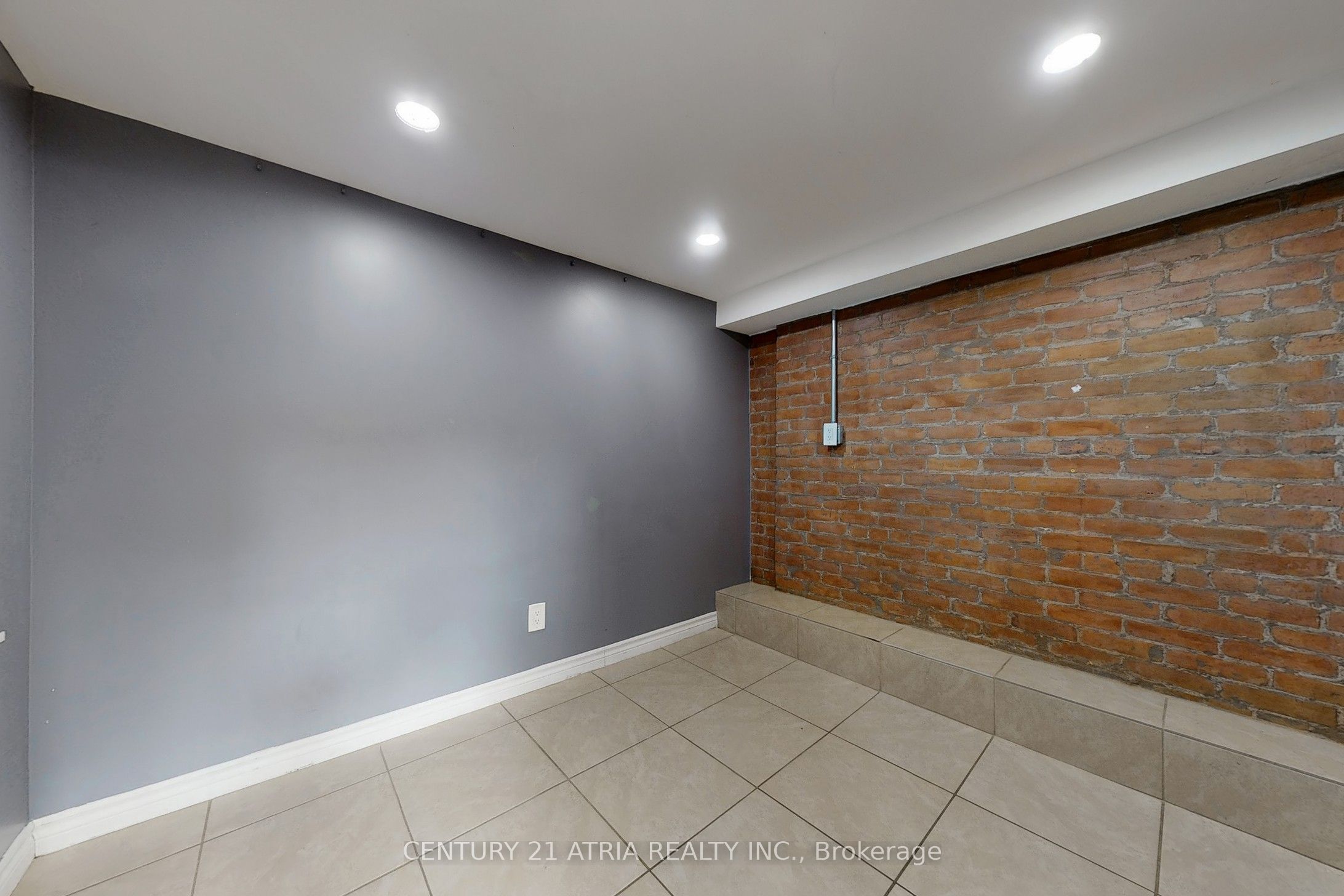 #lower - 2828 Danforth Avenue Property Photo 15