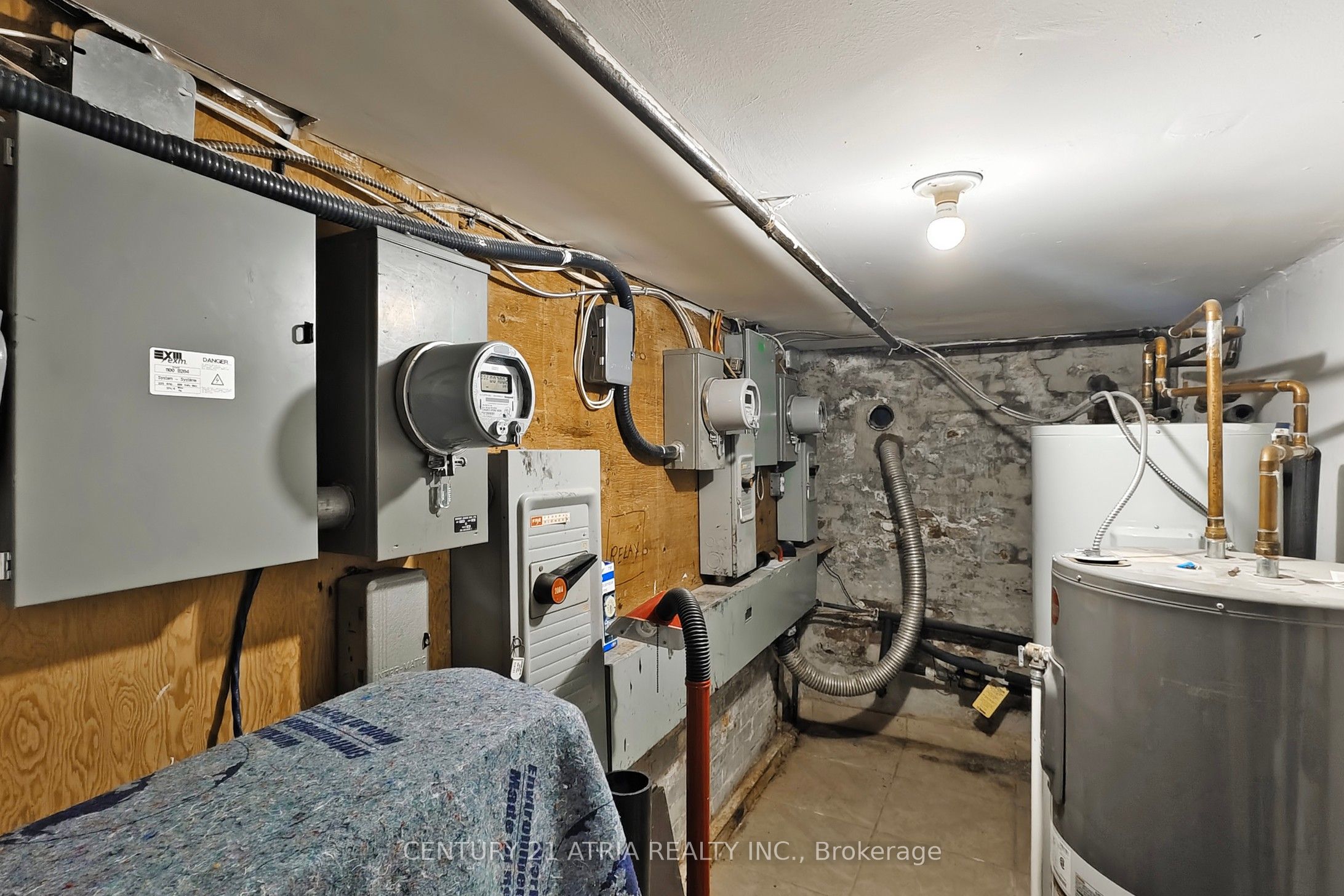 #lower - 2828 Danforth Avenue Property Photo 22