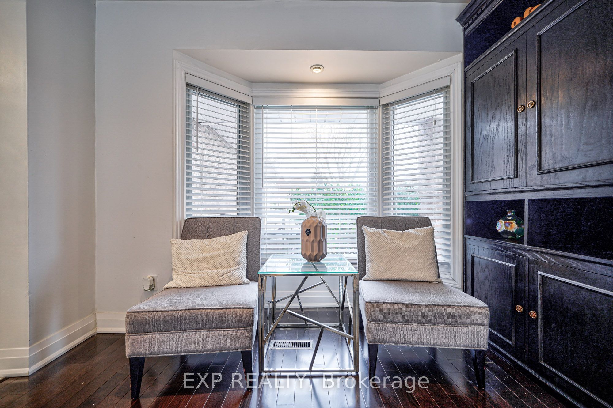 32 Parade Square Property Photo 6