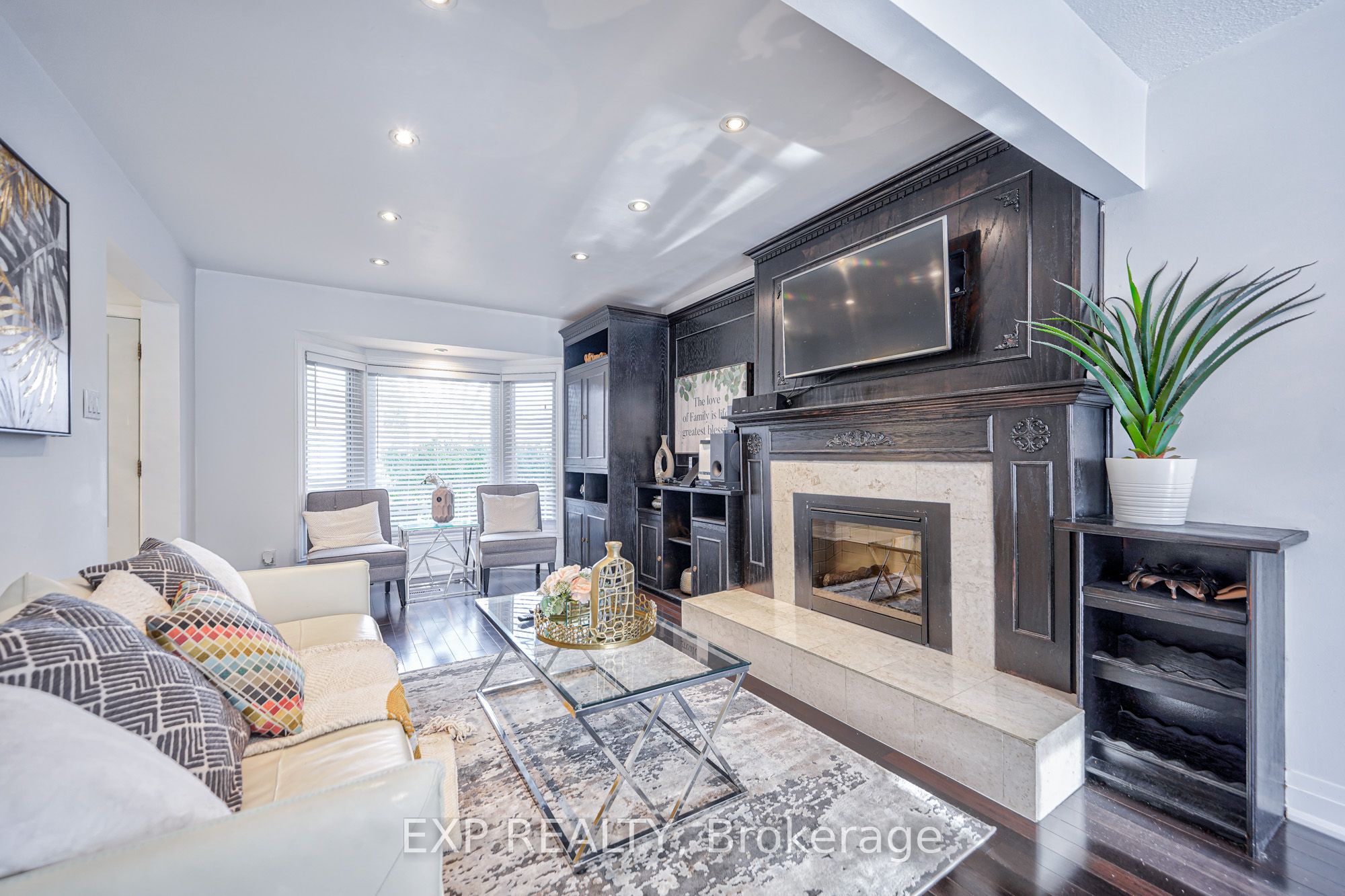 32 Parade Square Property Photo 9