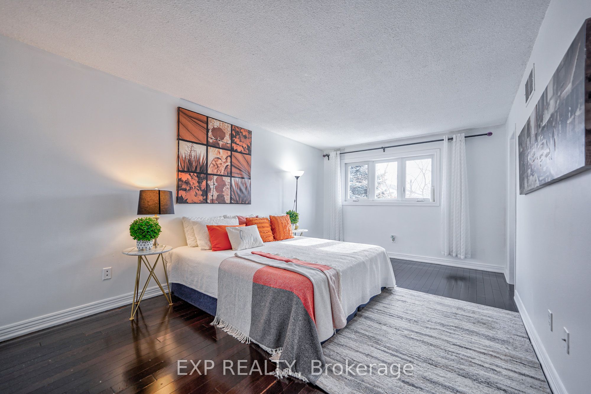 32 Parade Square Property Photo 16