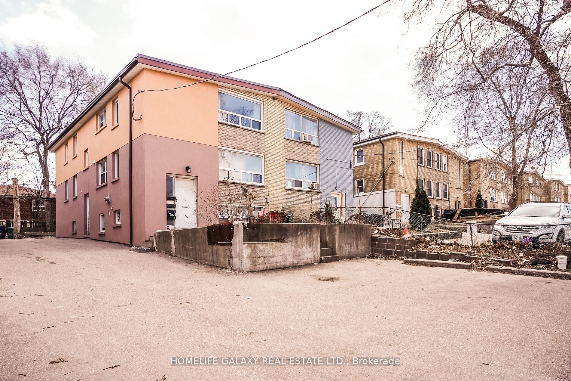 #unit 3 - 2971 Lawrence Avenue Property Photo 1