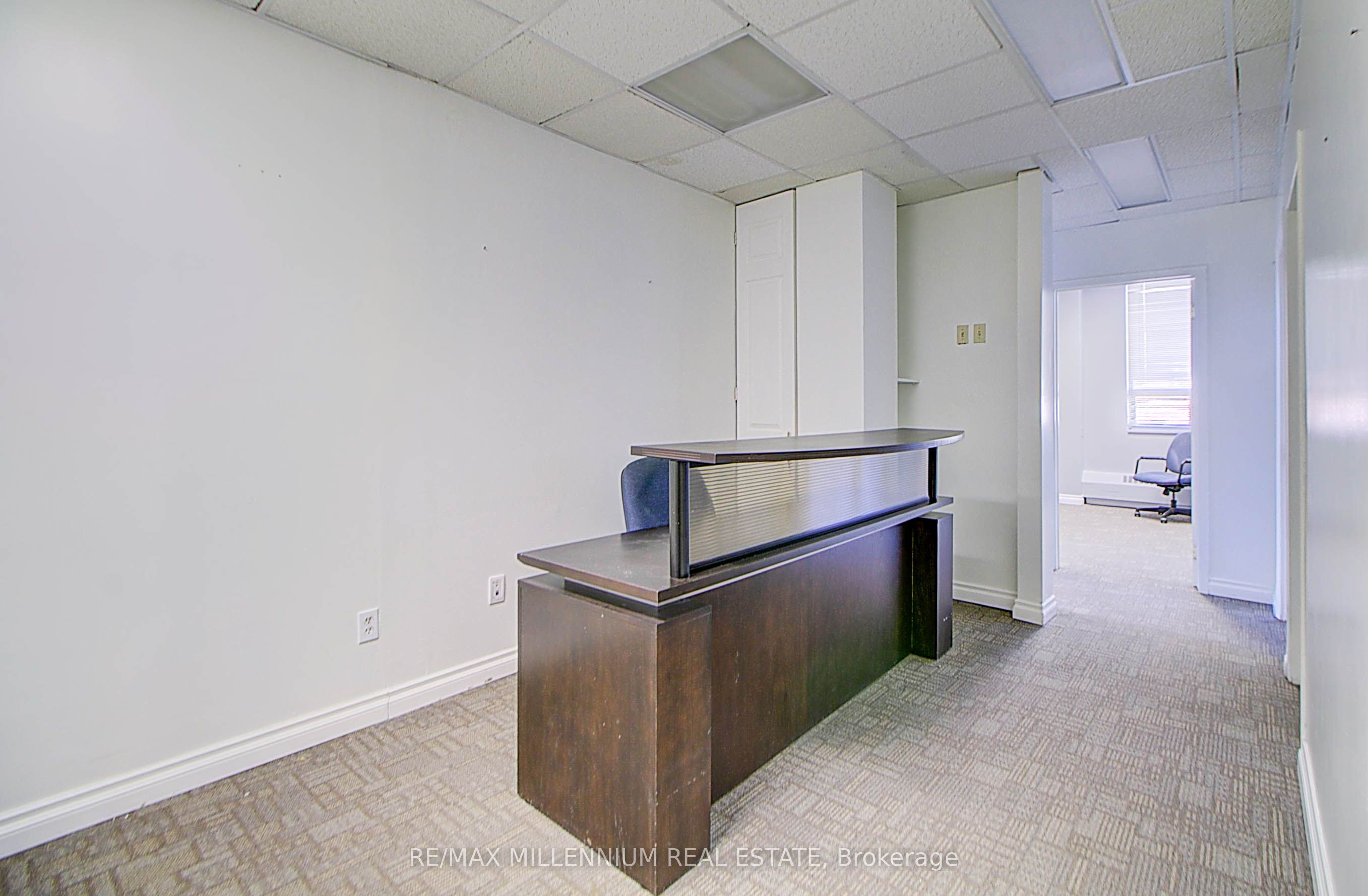 101 Dundas St W Property Photo 7