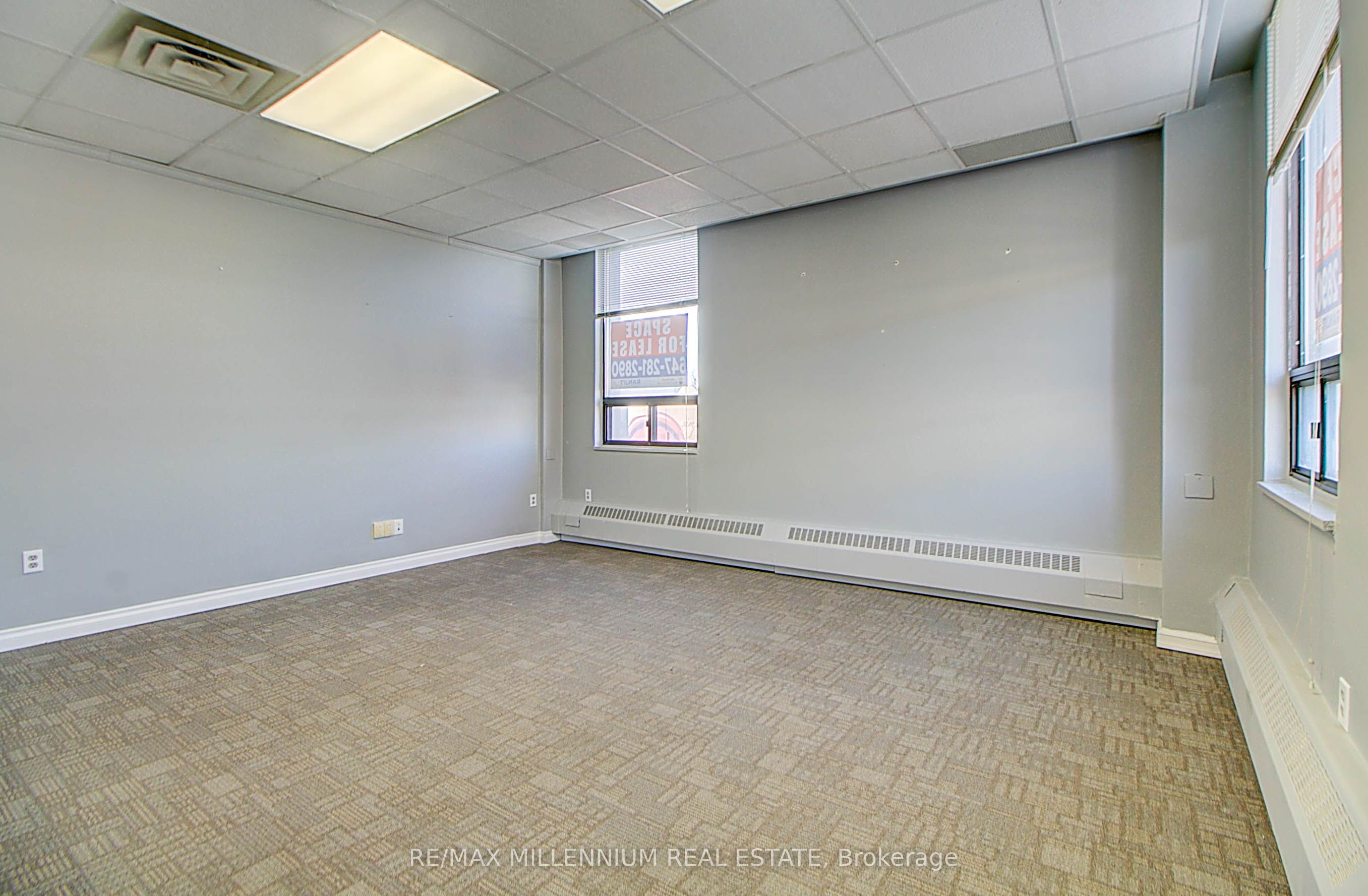 101 Dundas St W Property Photo 12