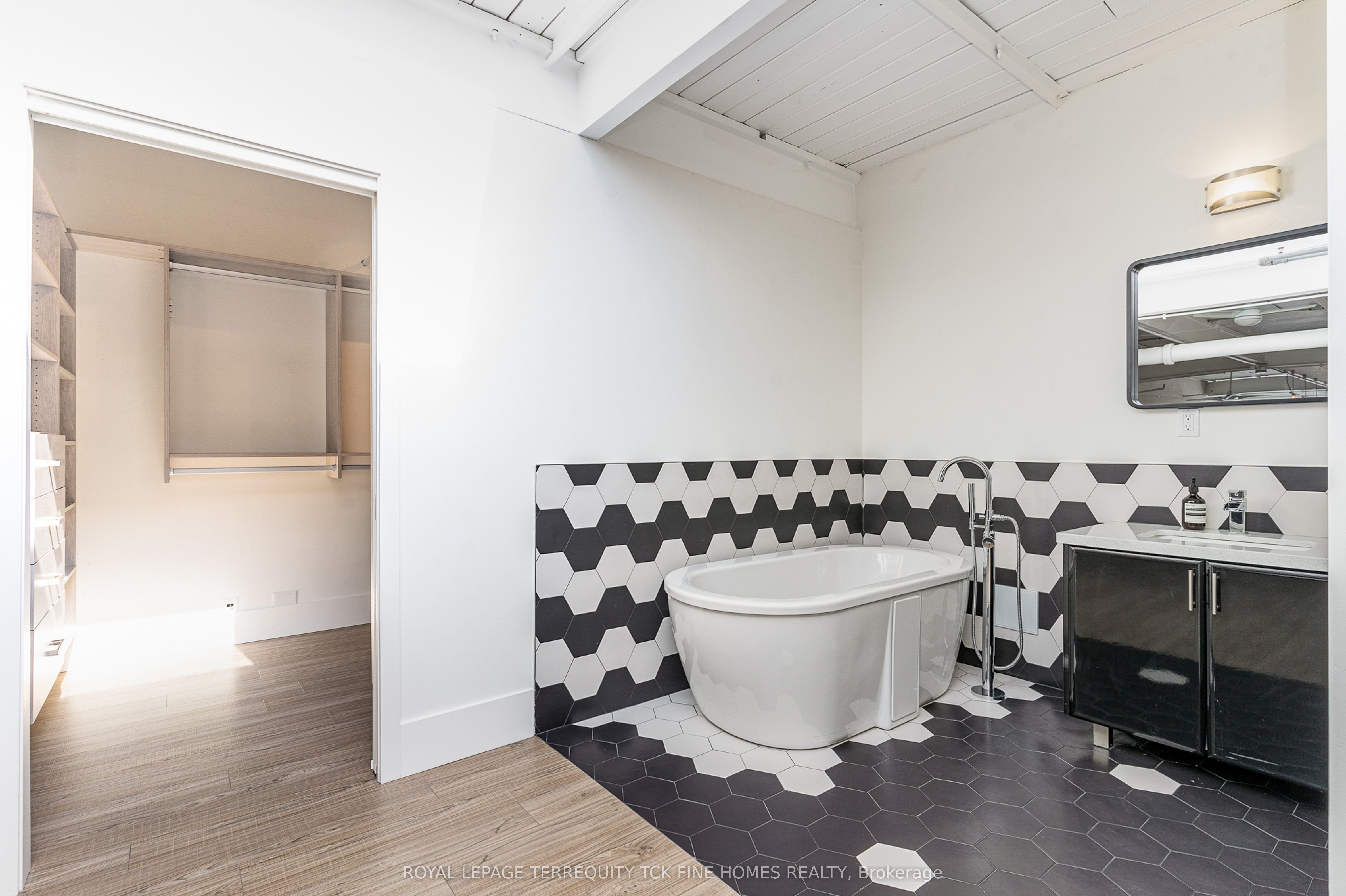 1173 Dundas Street E 225 Property Photo 24