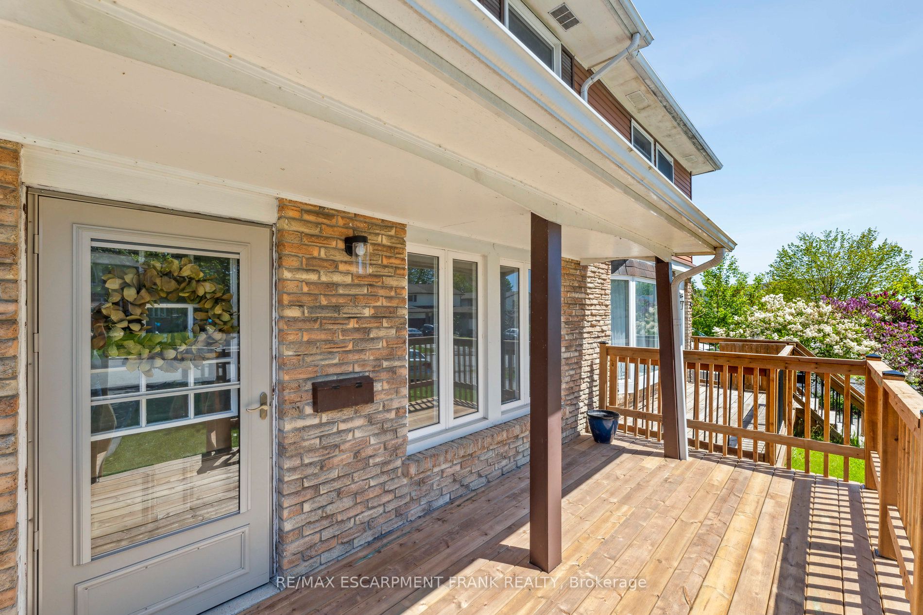 647 Balsam Crescent Property Photo 2