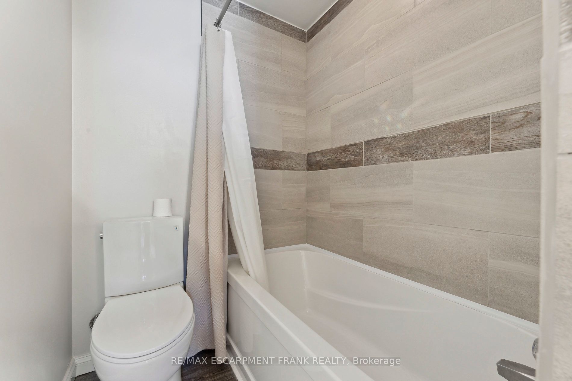 647 Balsam Crescent Property Photo 15