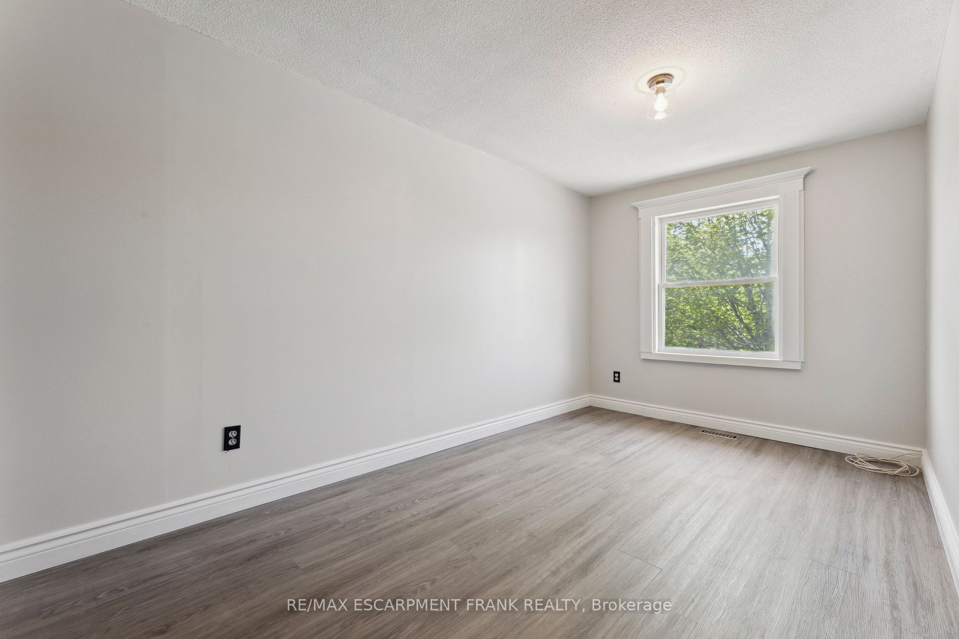 647 Balsam Crescent Property Photo 18