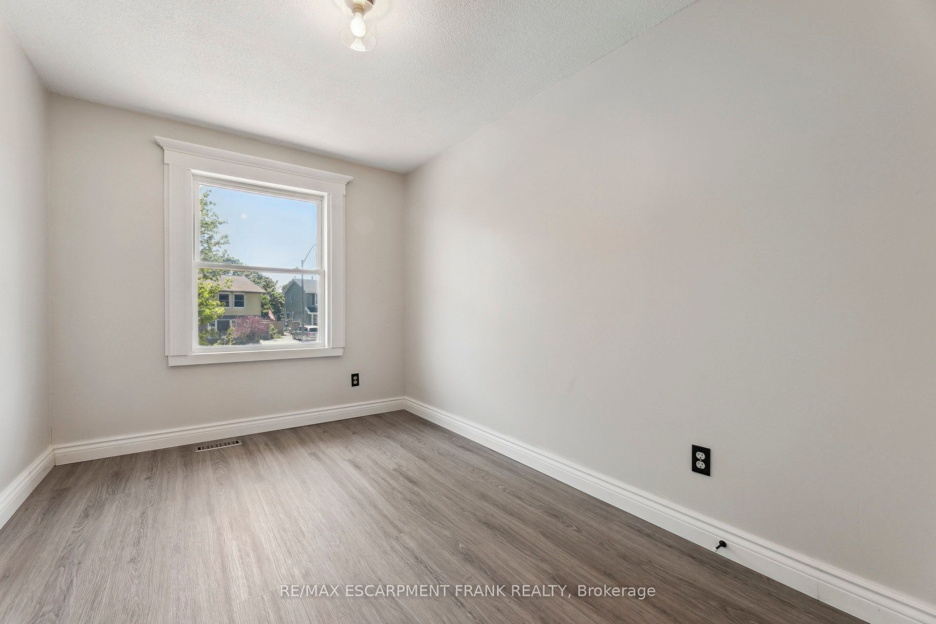 647 Balsam Crescent Property Photo 20