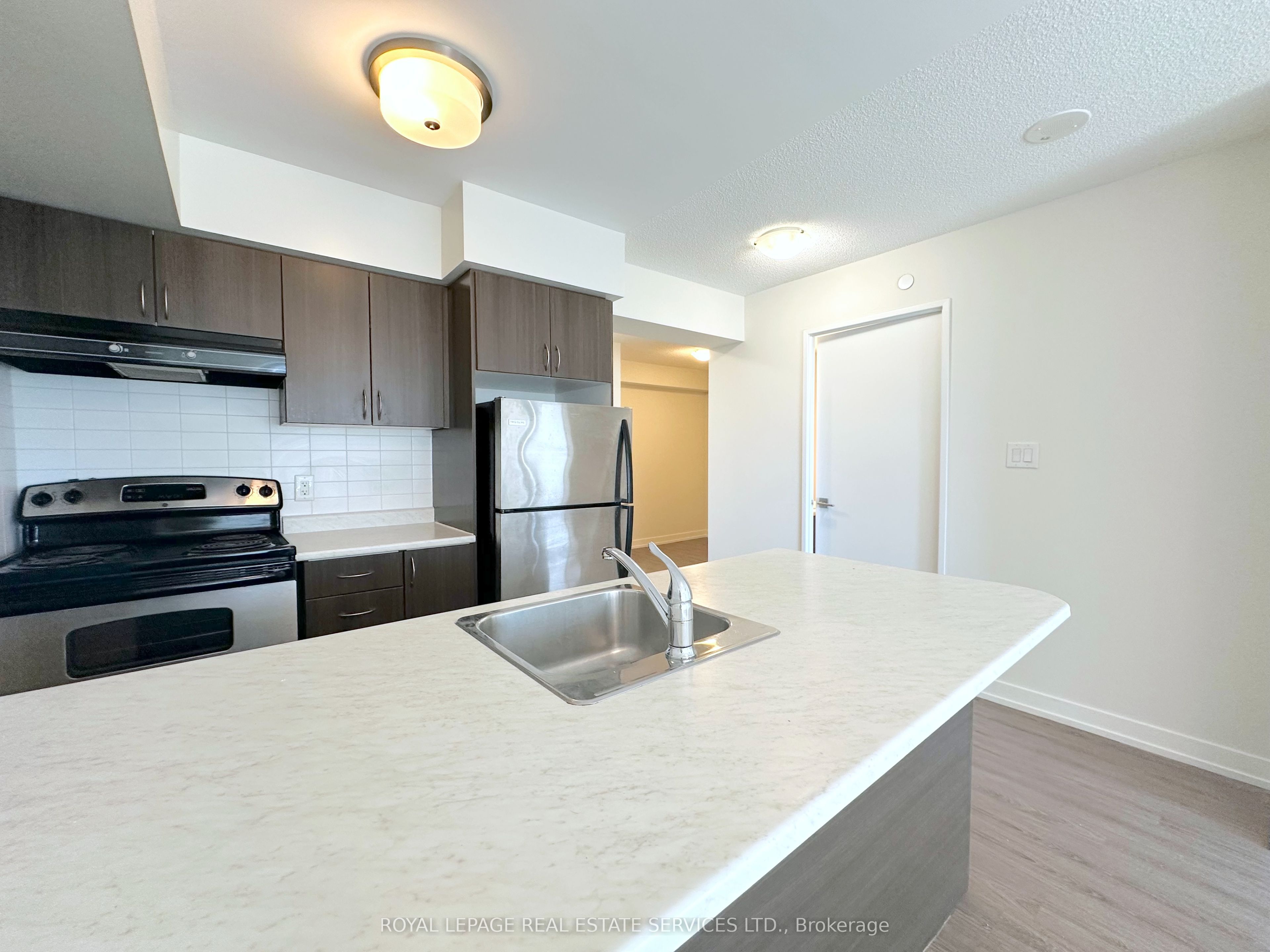 73 Bayly St W Property Photo 2