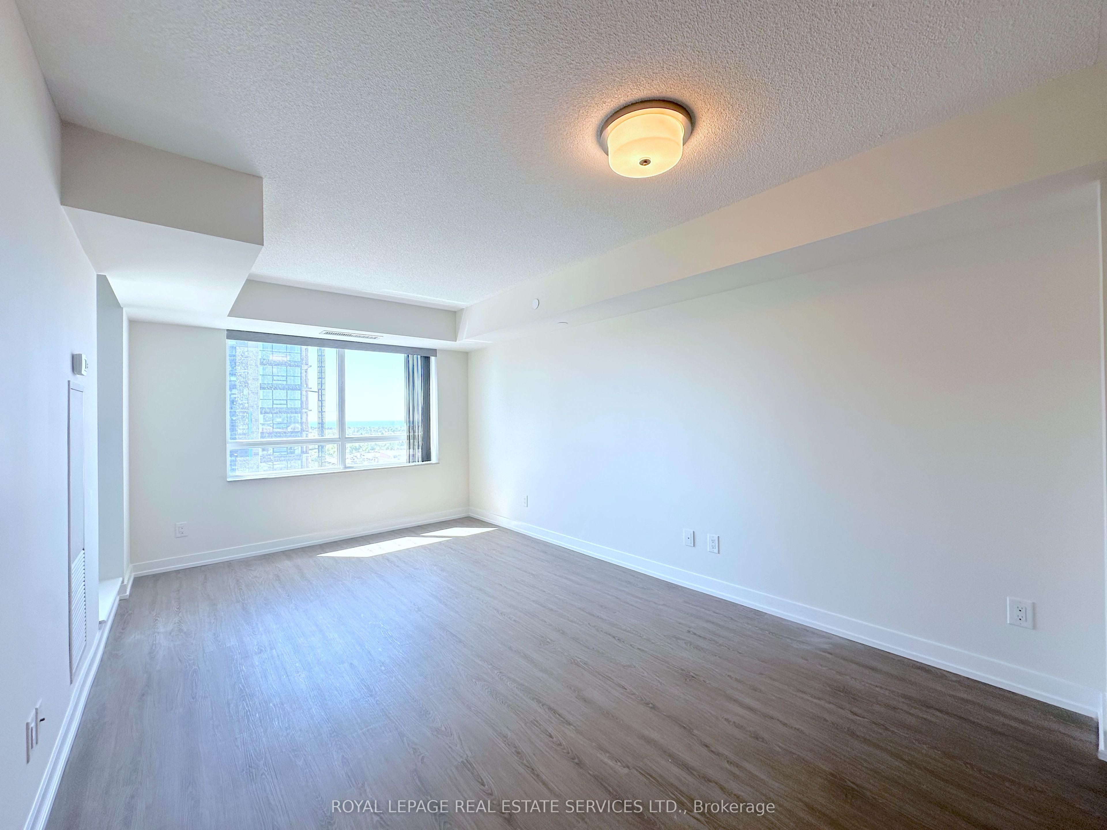 73 Bayly St W Property Photo 4