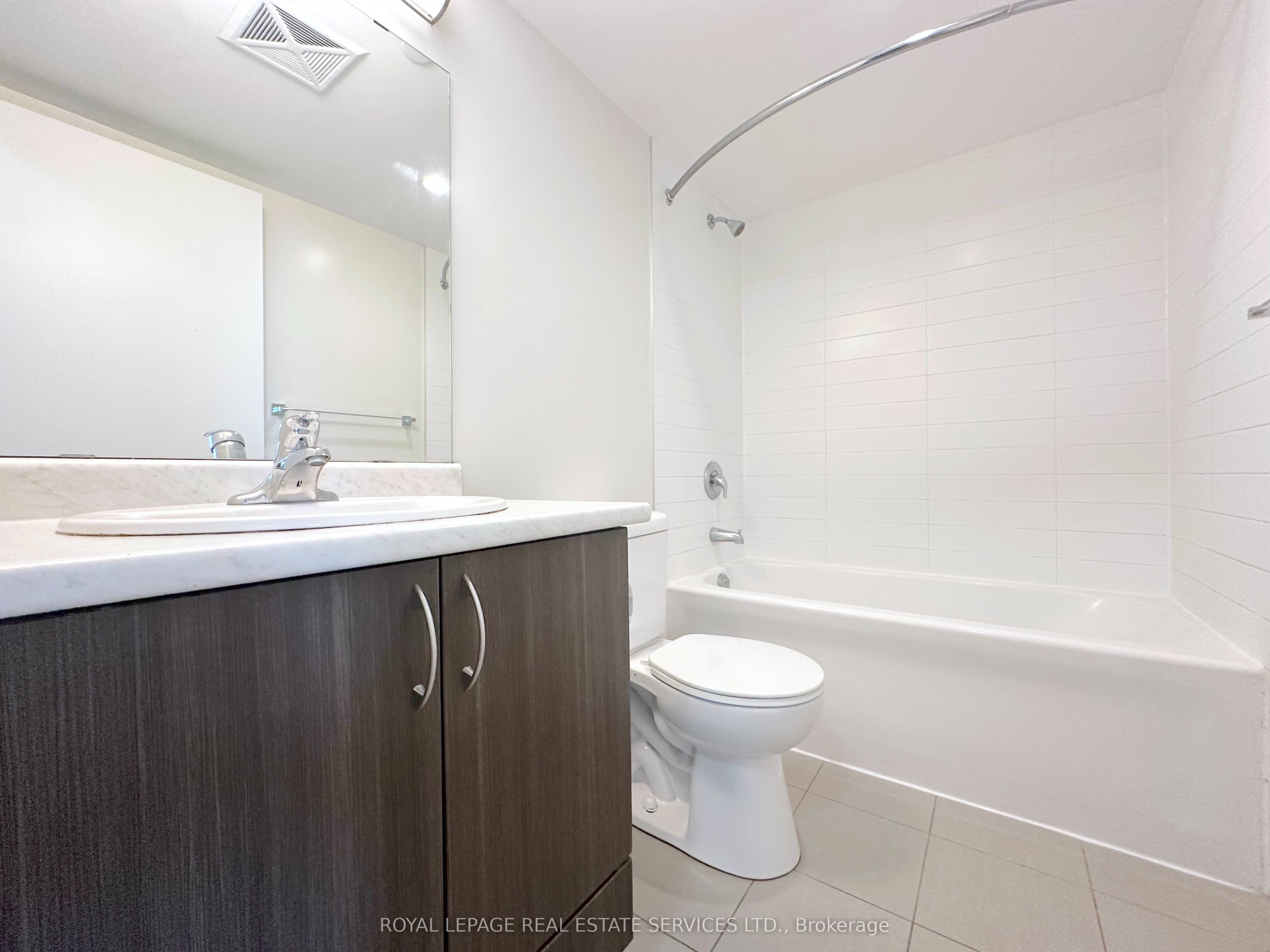 73 Bayly St W Property Photo 8