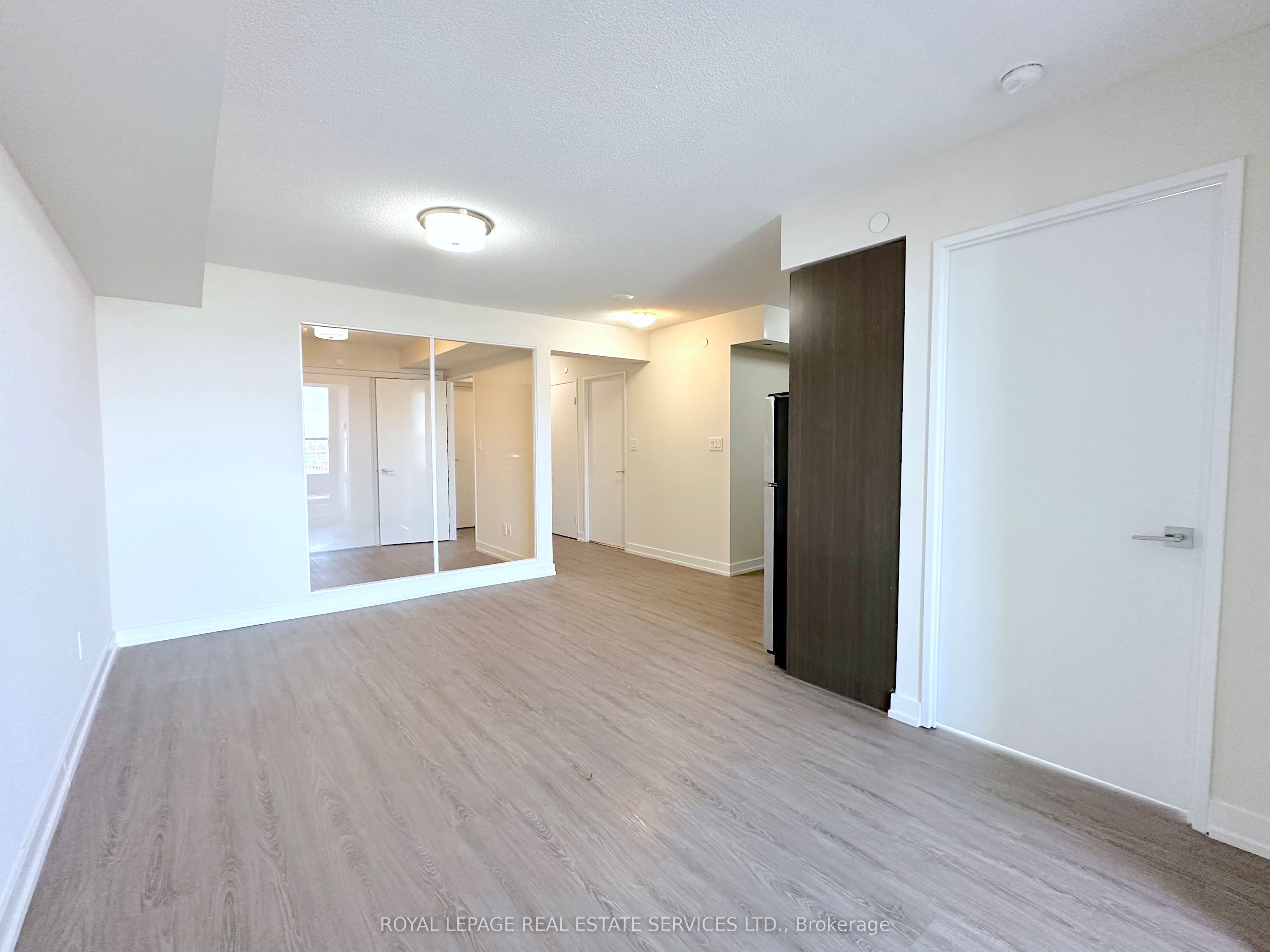 73 Bayly St W Property Photo 2