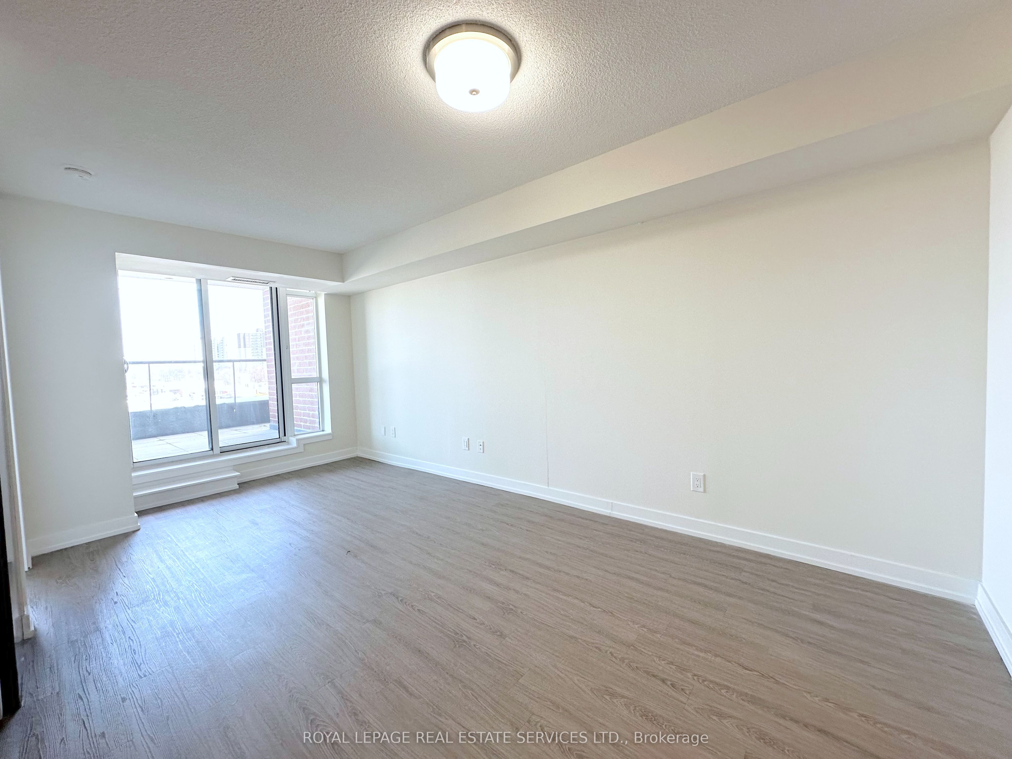 73 Bayly St W Property Photo 3