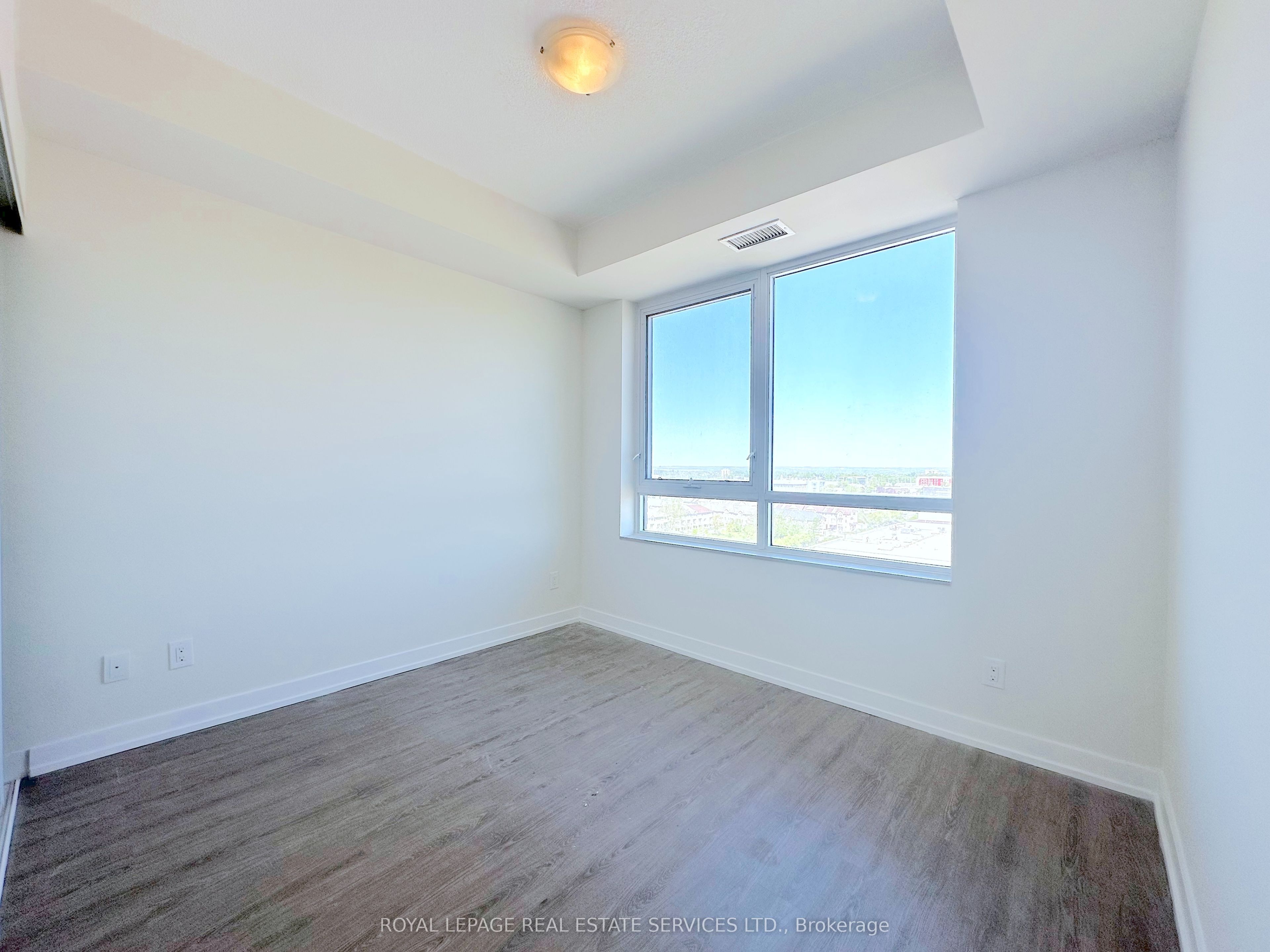 73 Bayly St W Property Photo 5